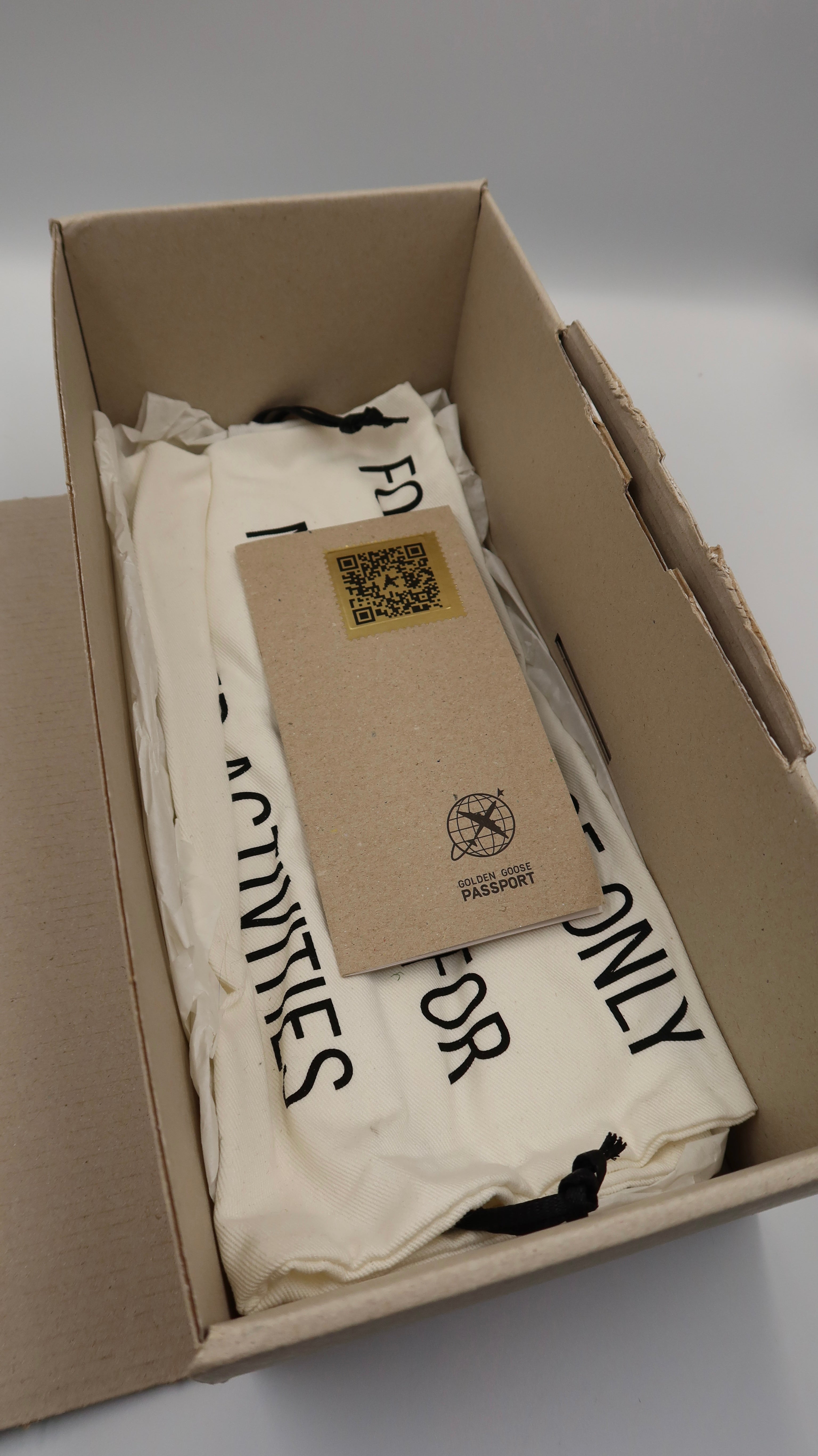 Golden Goose Sneakers (EU37/Store Fresh)