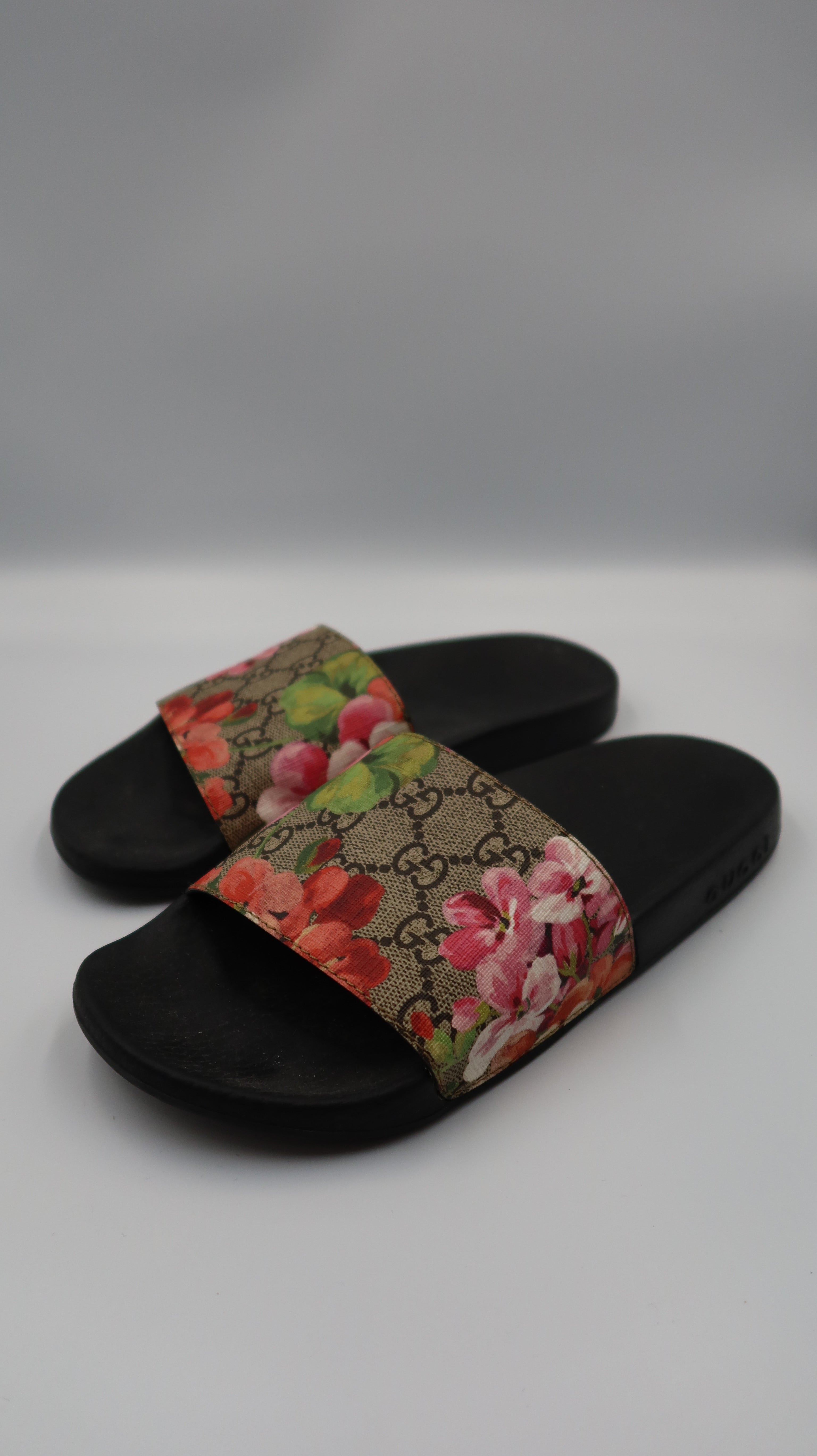 Gucci Slides (EU37)