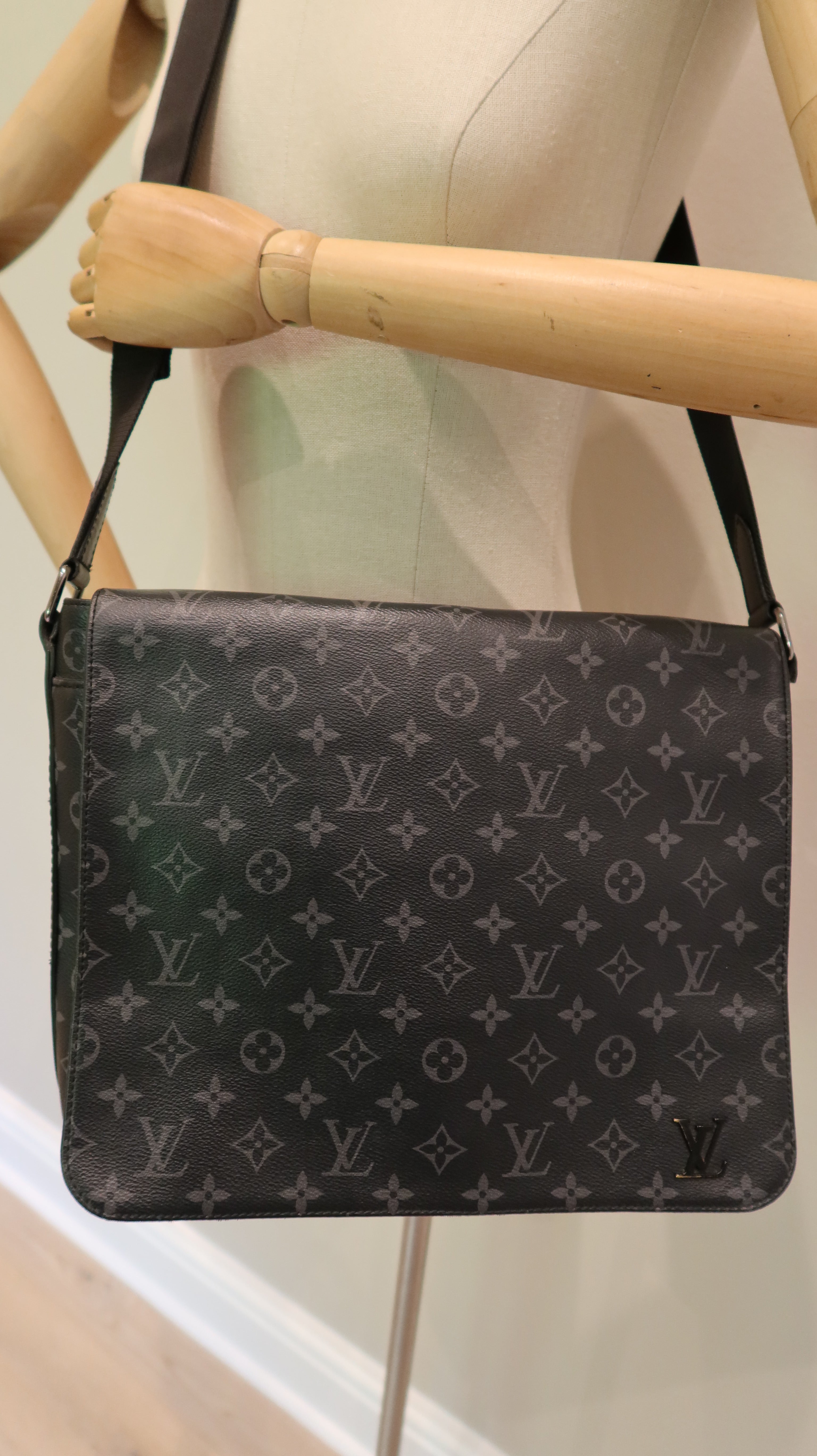 Louis Vuitton District Messenger Bag