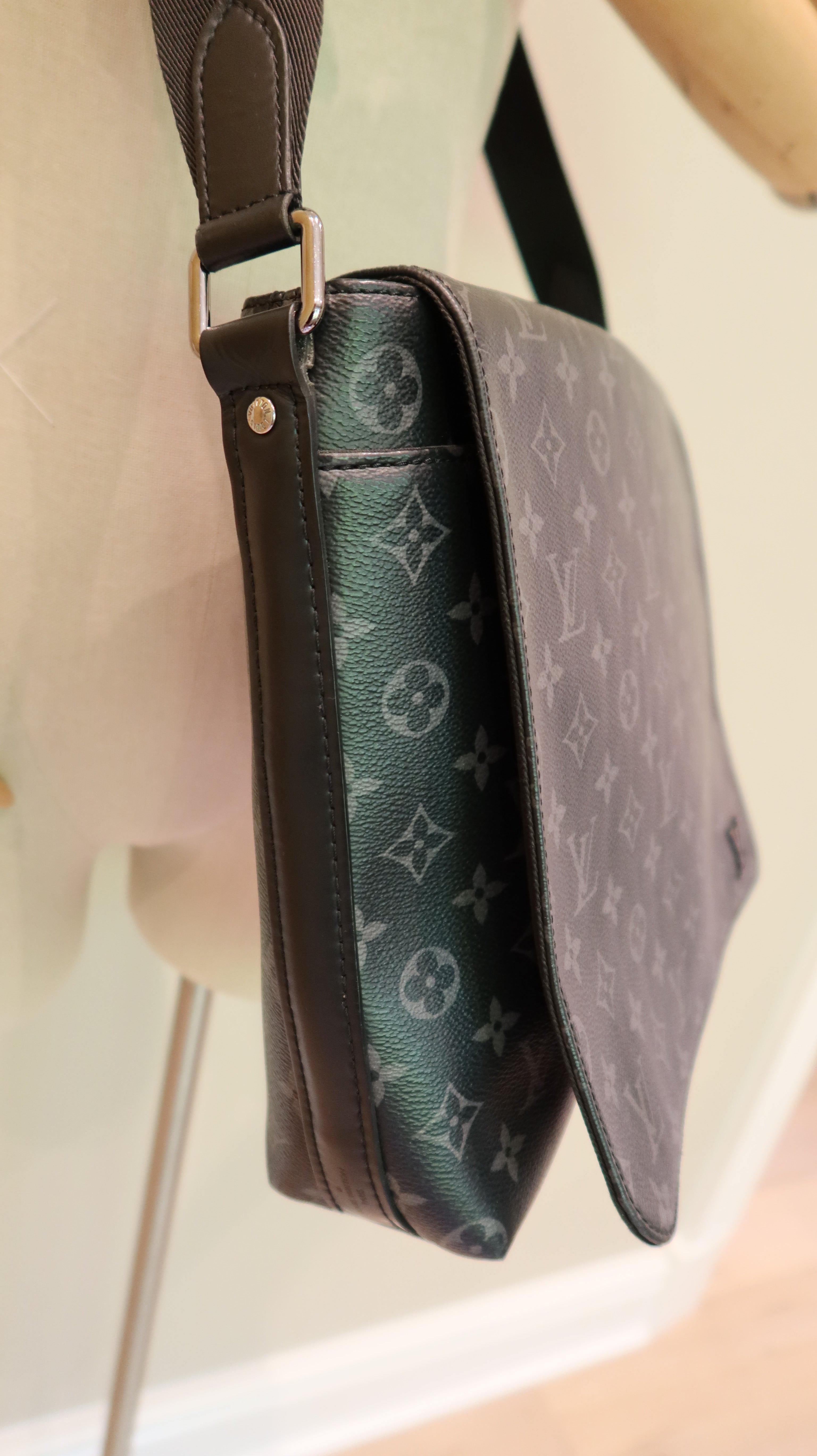 Louis Vuitton District Messenger Bag