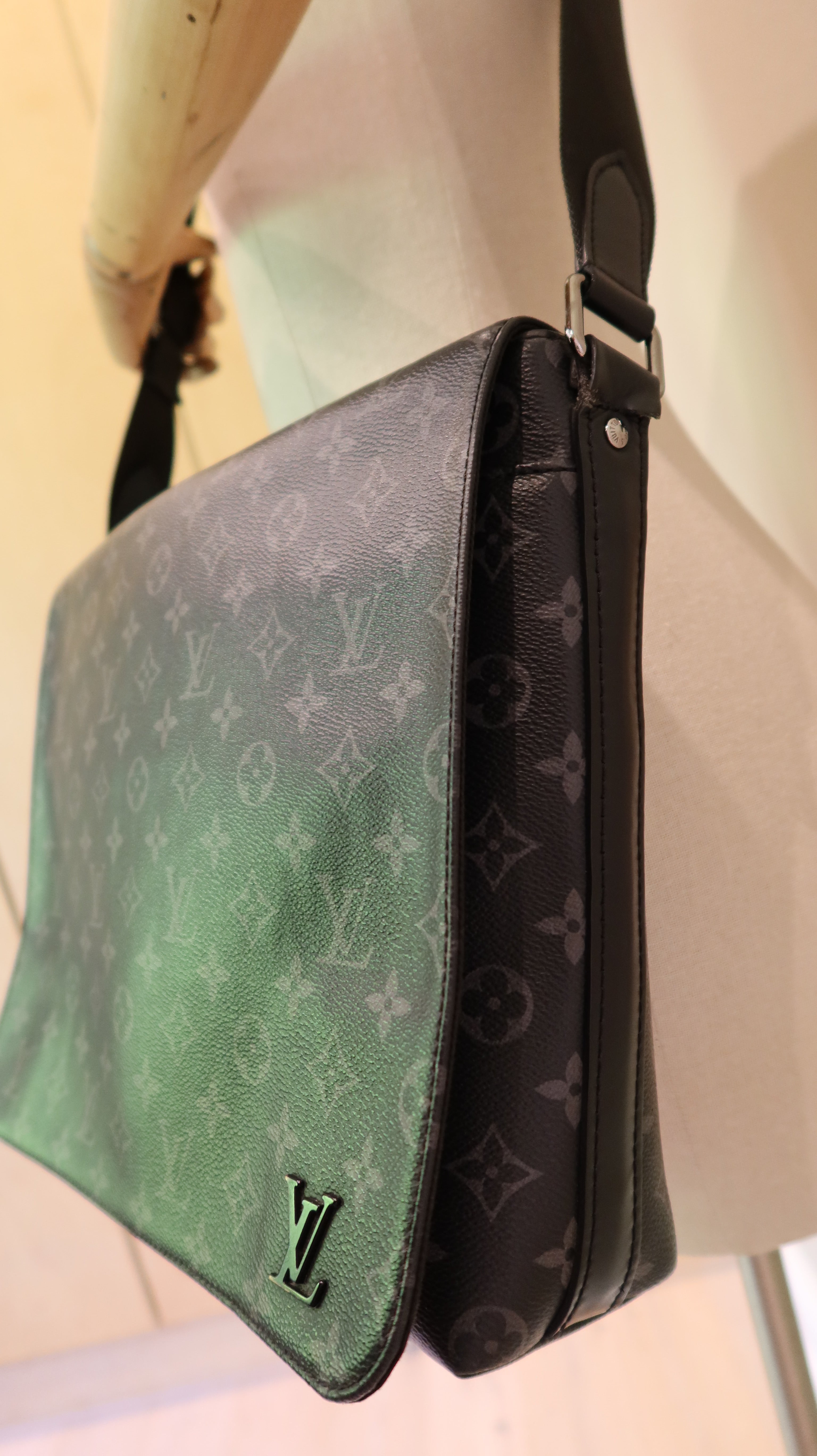 Louis Vuitton District Messenger Bag