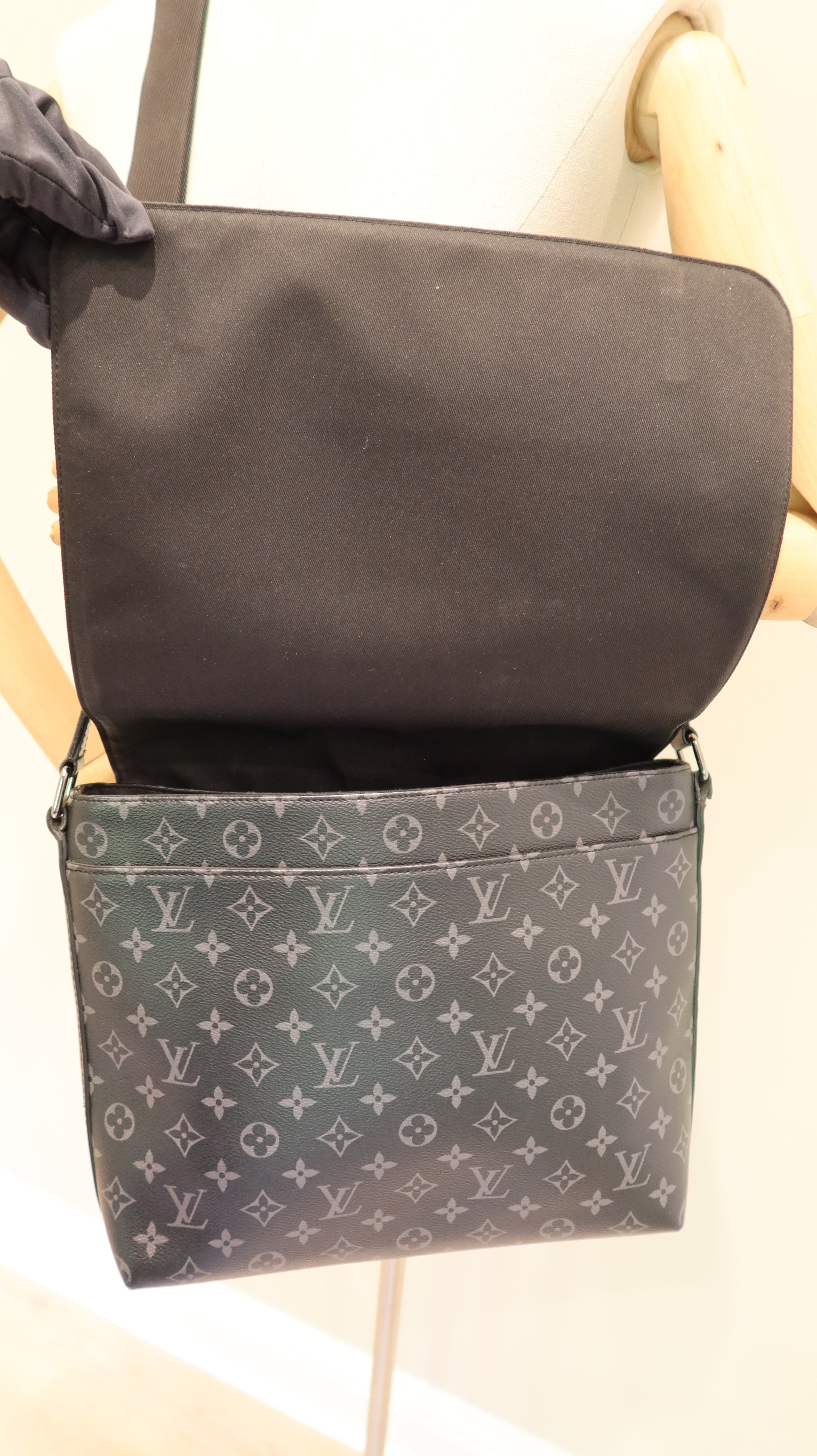 Louis Vuitton District Messenger Bag