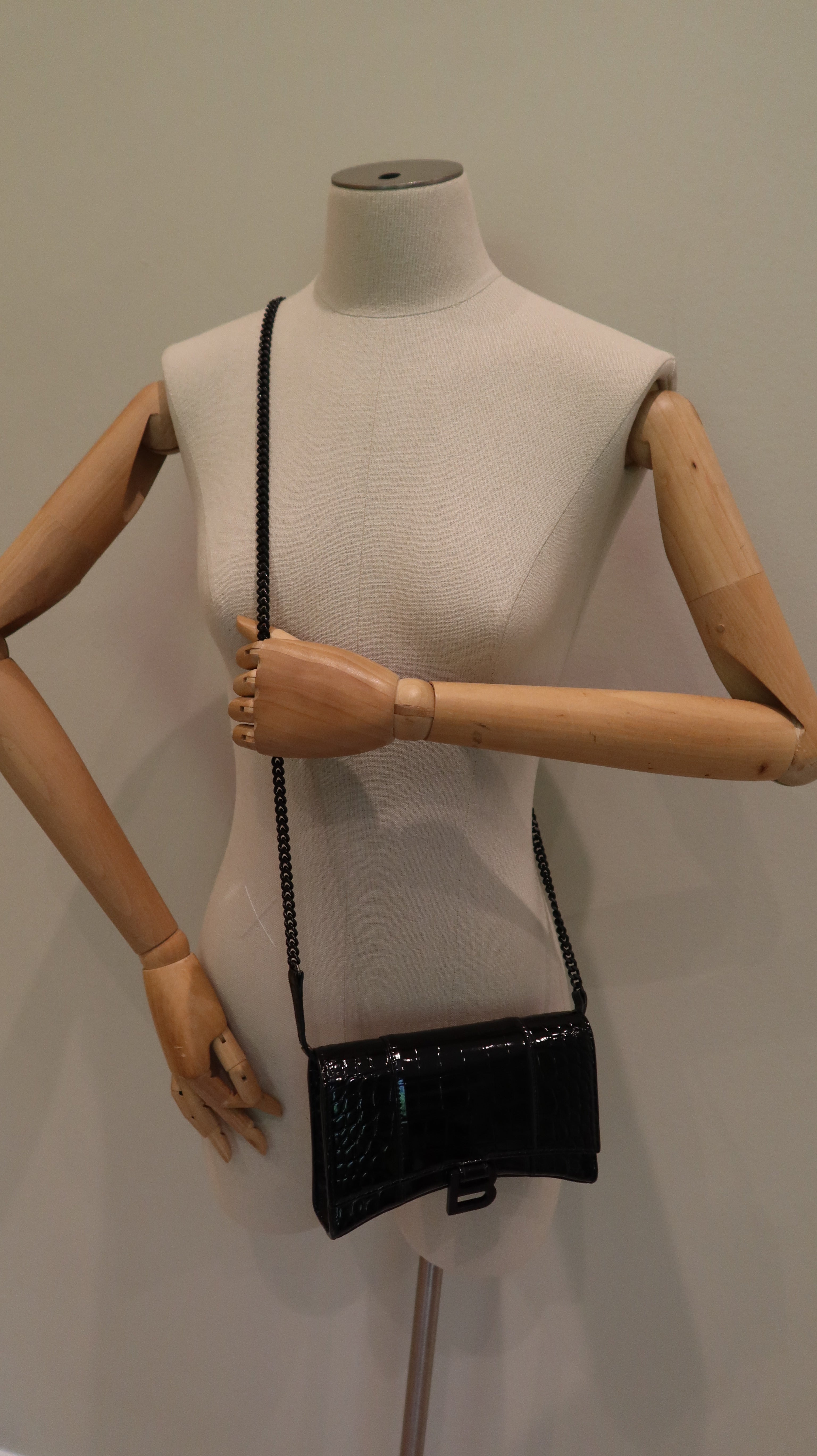 Balenciaga Hourglass Wallet On Chain