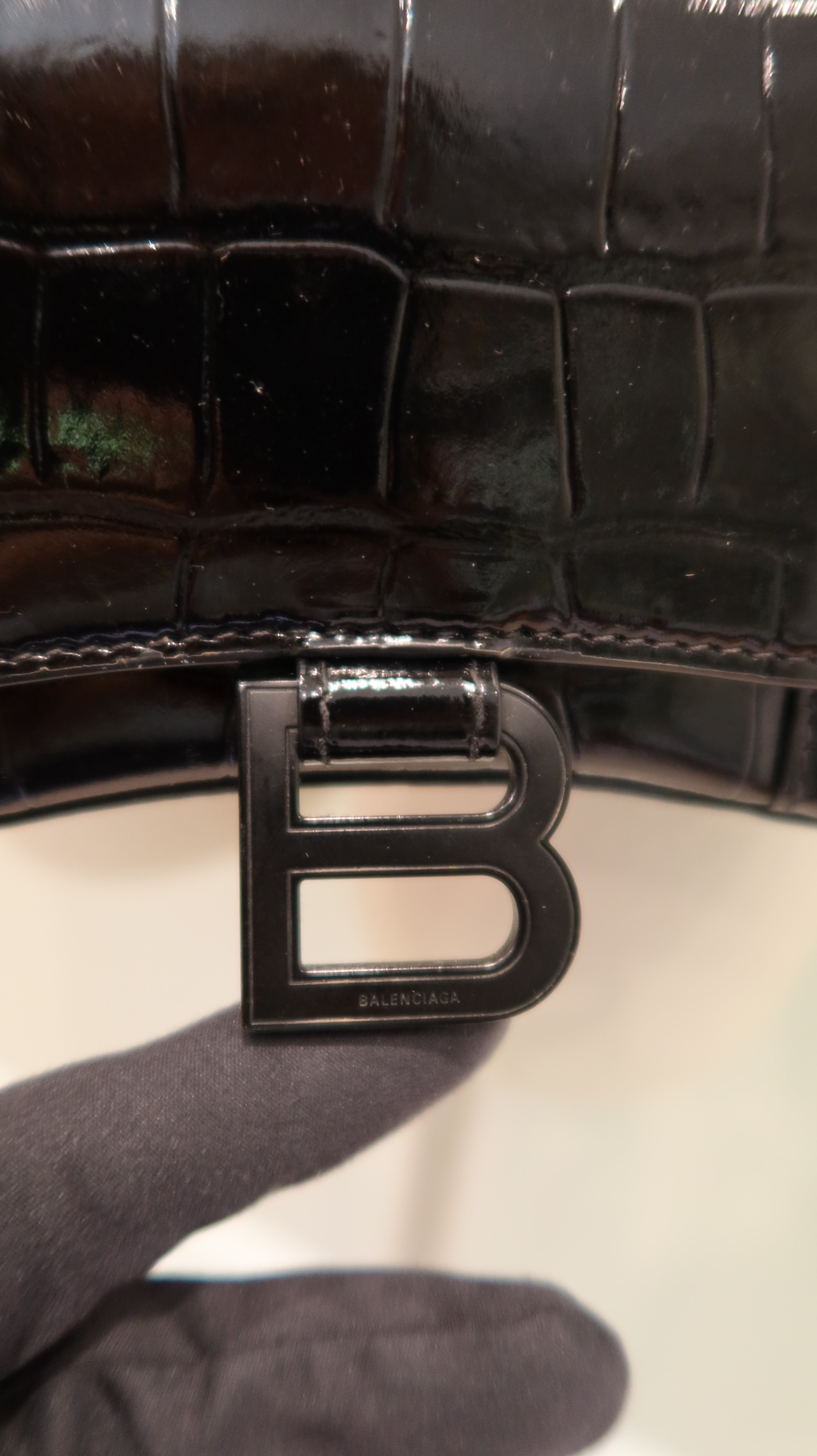 Balenciaga Hourglass Wallet On Chain