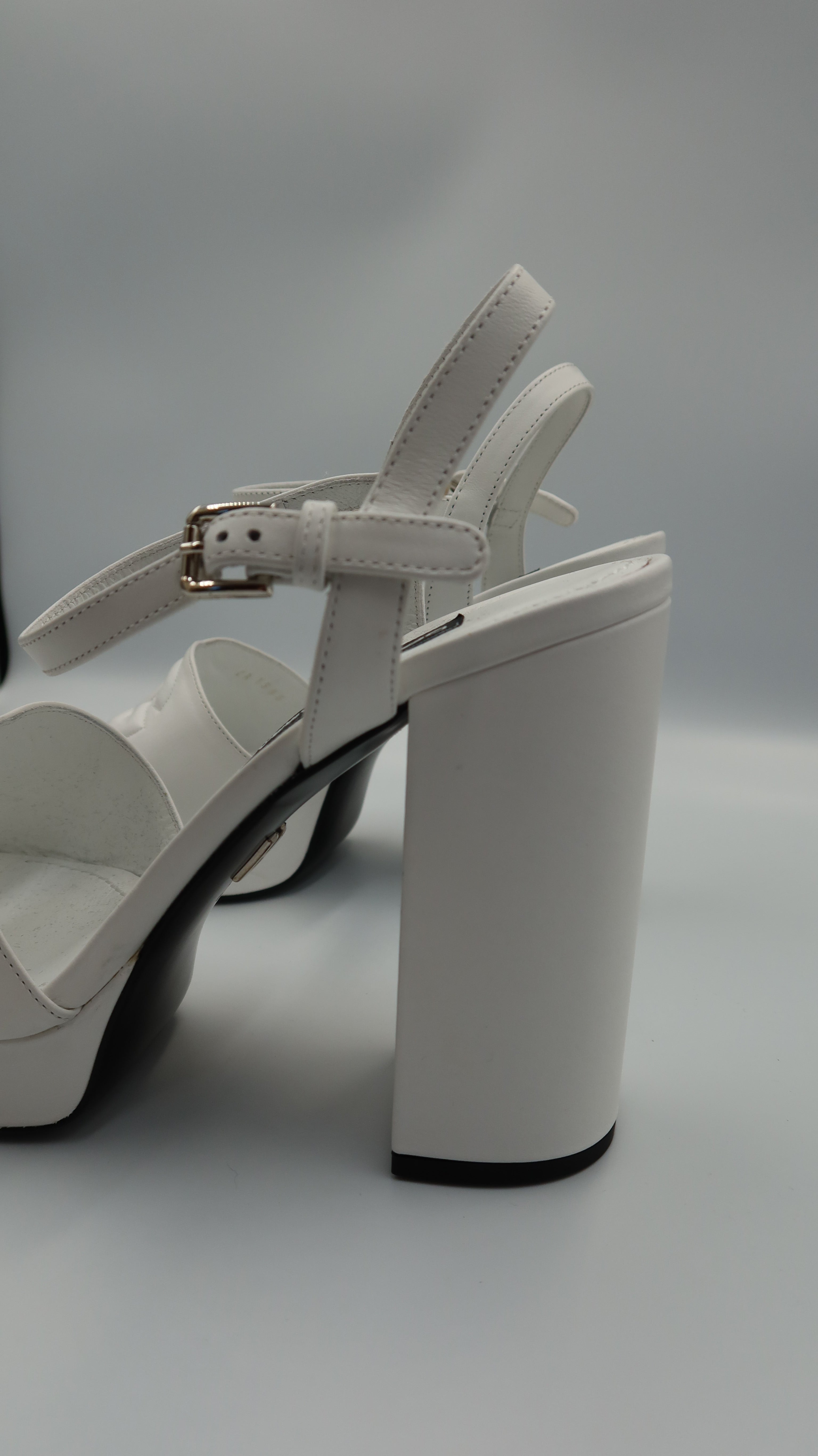 Dolce & Gabbana Heels (EU38.5)