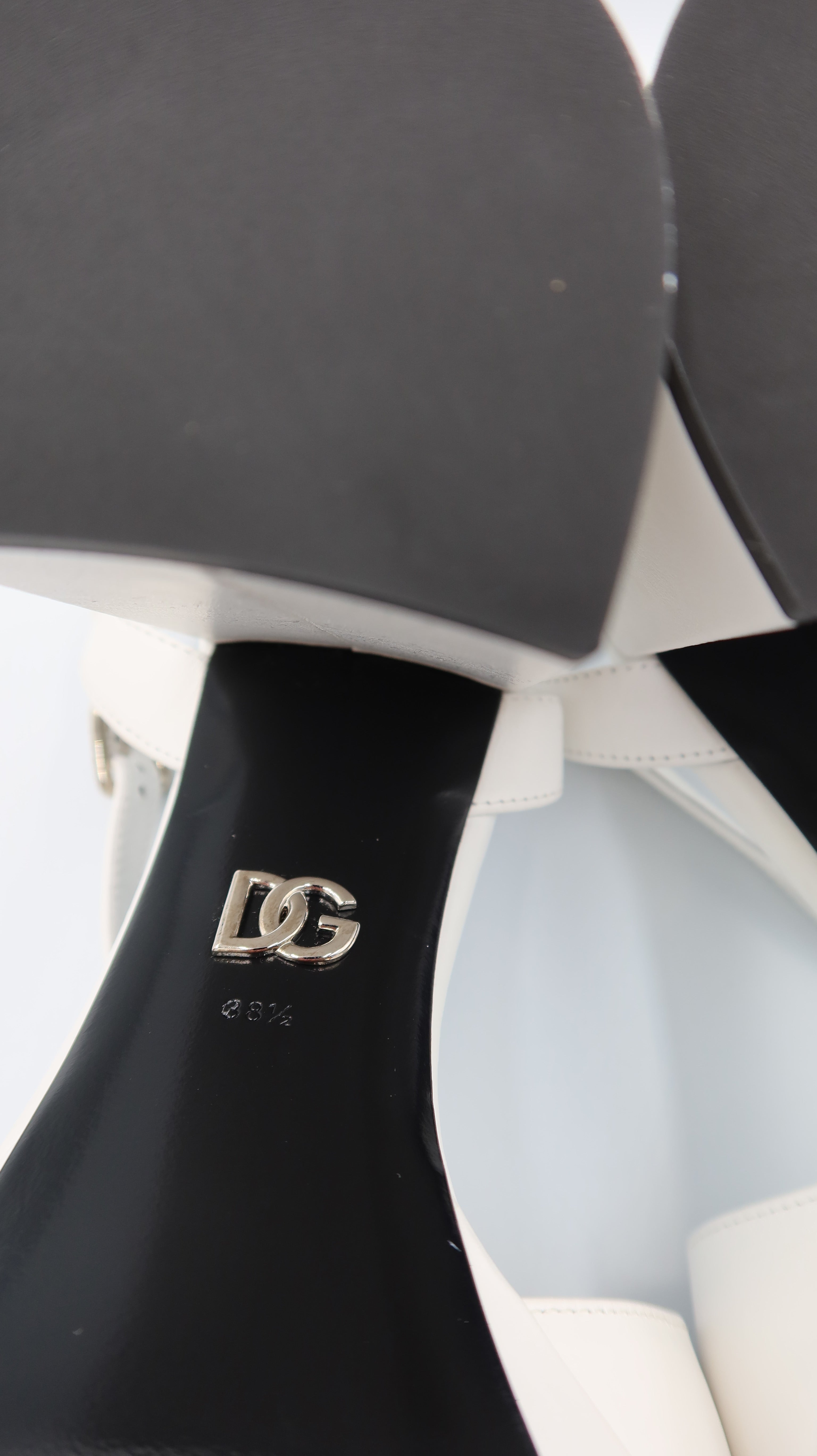 Dolce & Gabbana Heels (EU38.5)