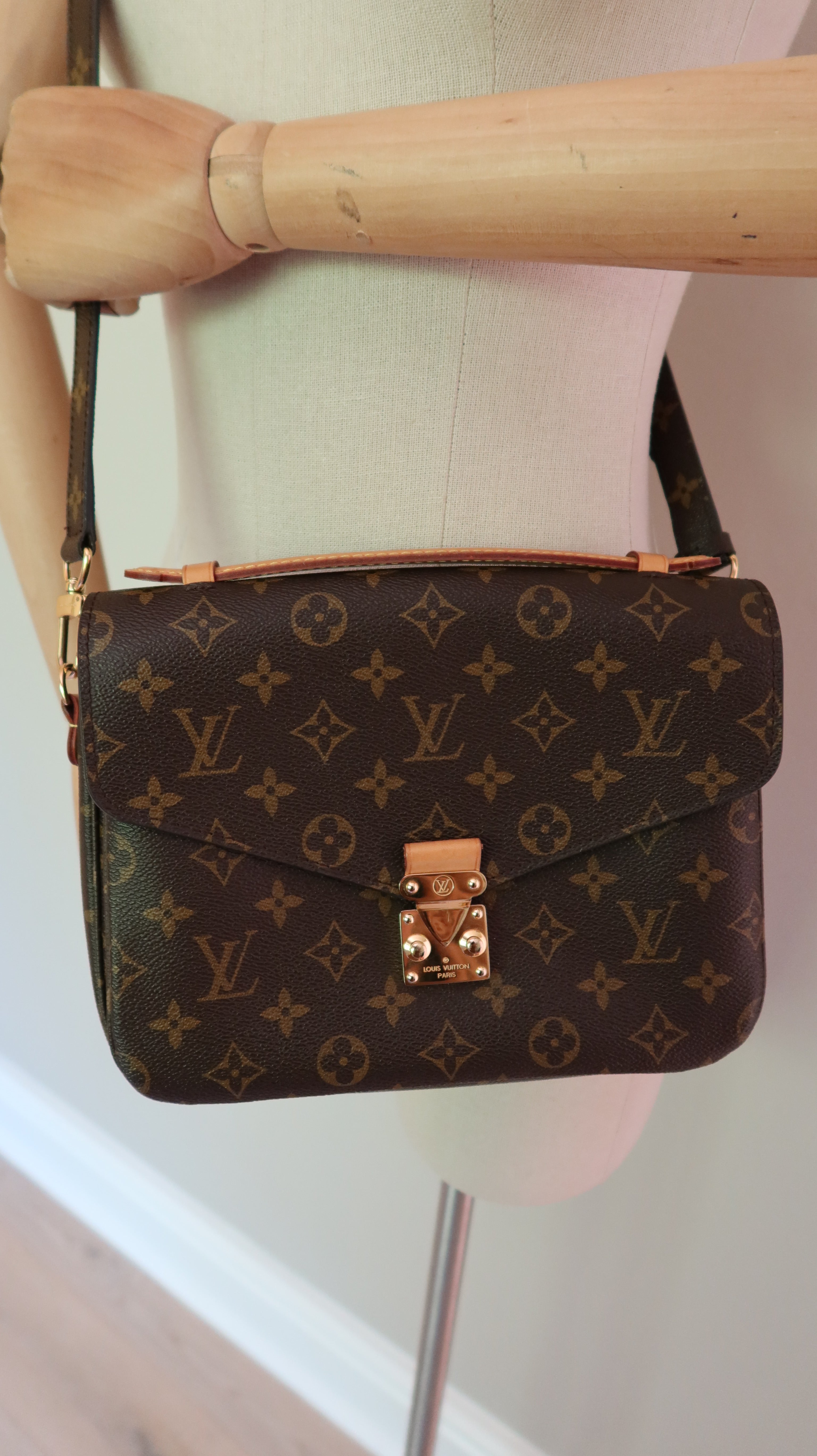 Louis Vuitton Metis Bag