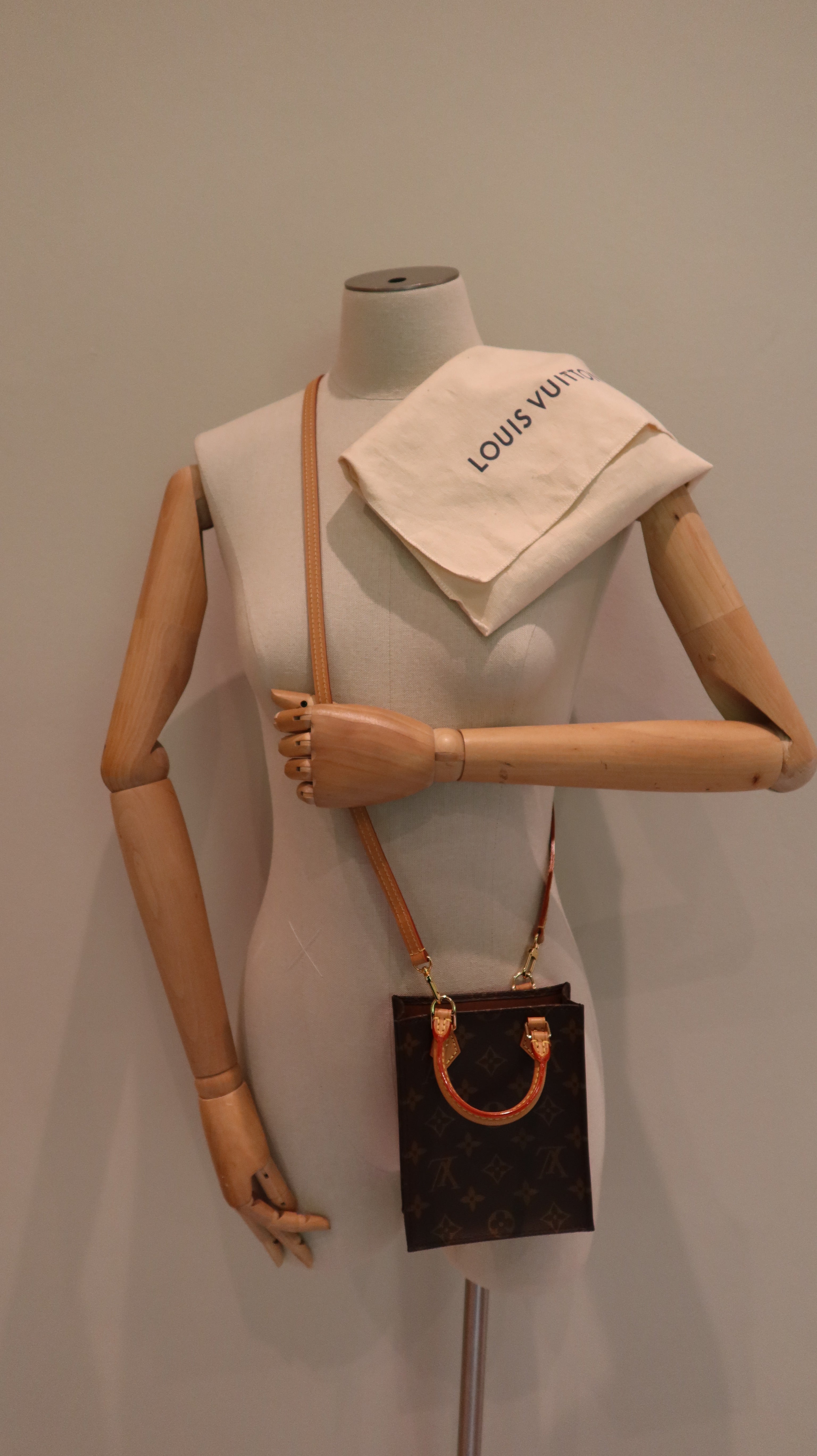 Louis Vuitton Petit Sac Plat