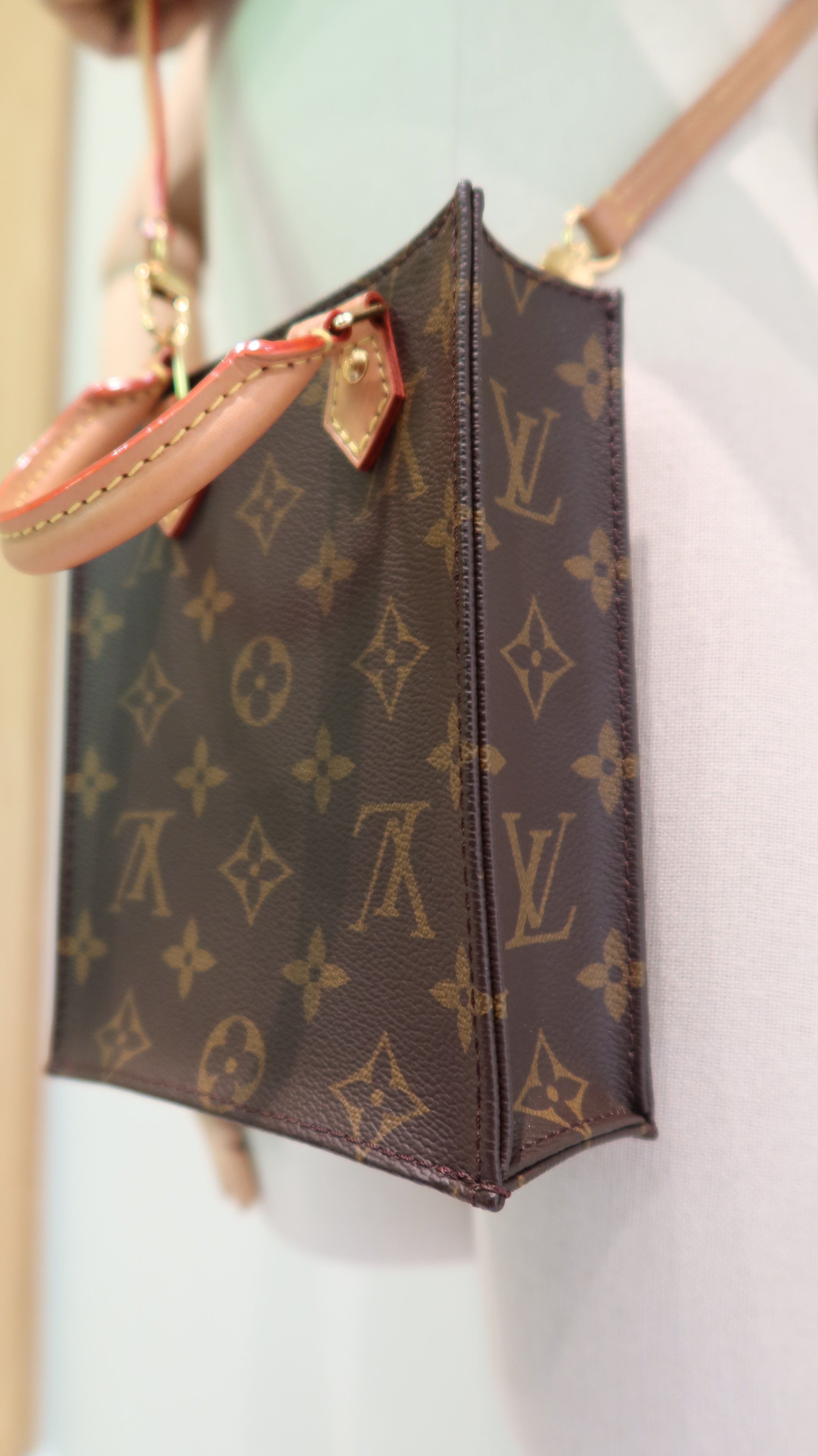 Louis Vuitton Petit Sac Plat