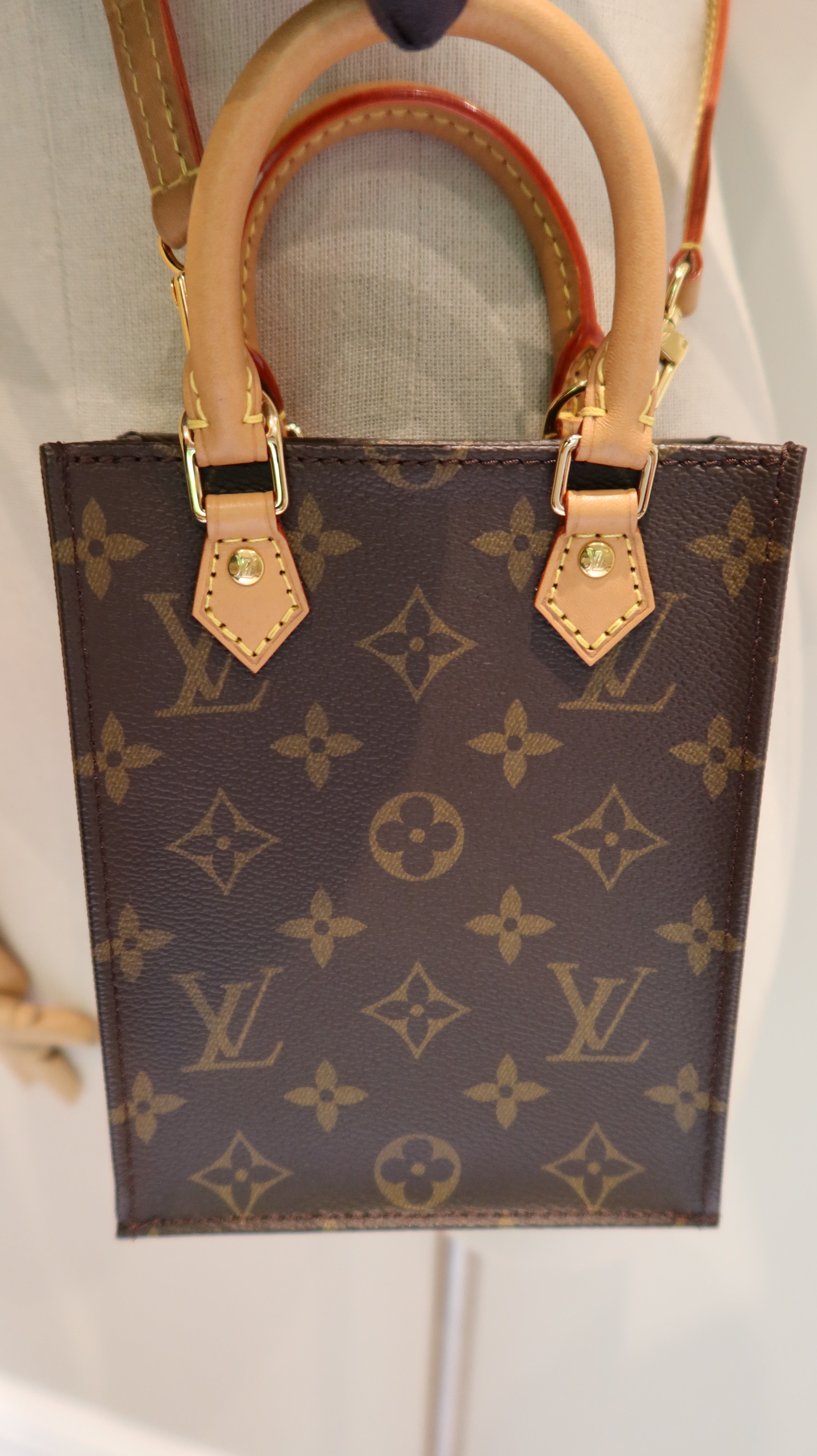 Louis Vuitton Petit Sac Plat