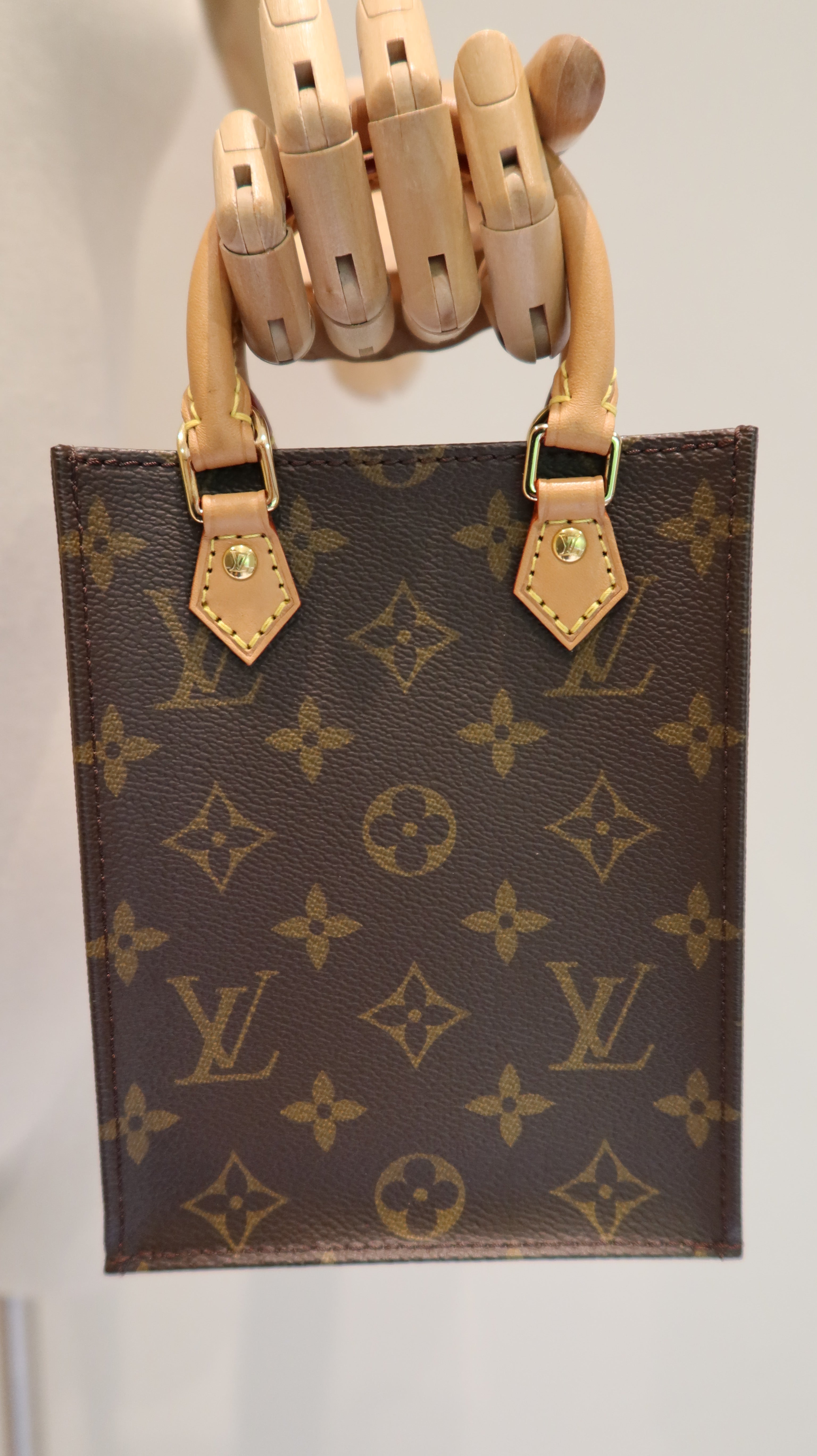 Louis Vuitton Petit Sac Plat