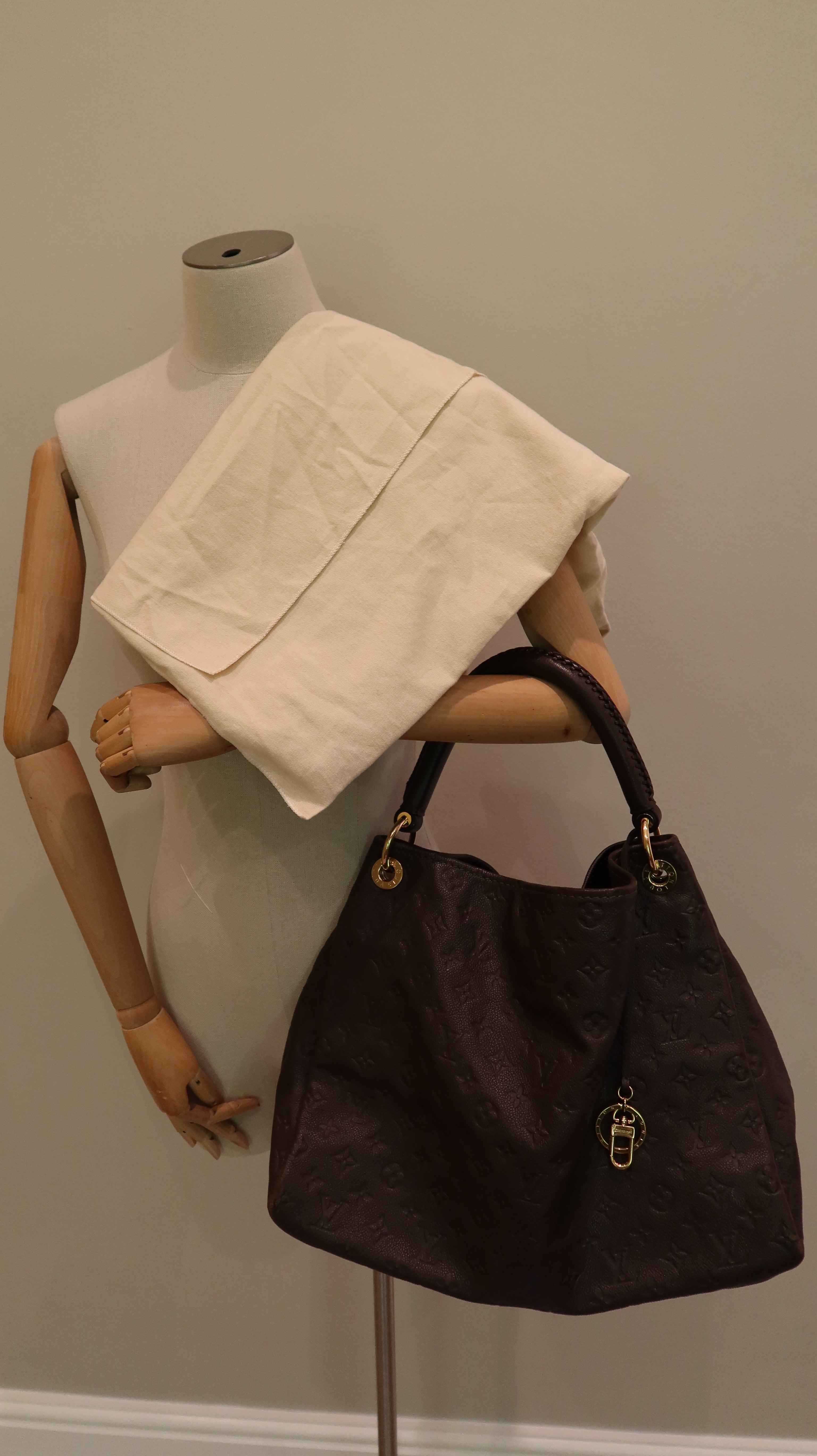 Louis Vuitton Artsy MM