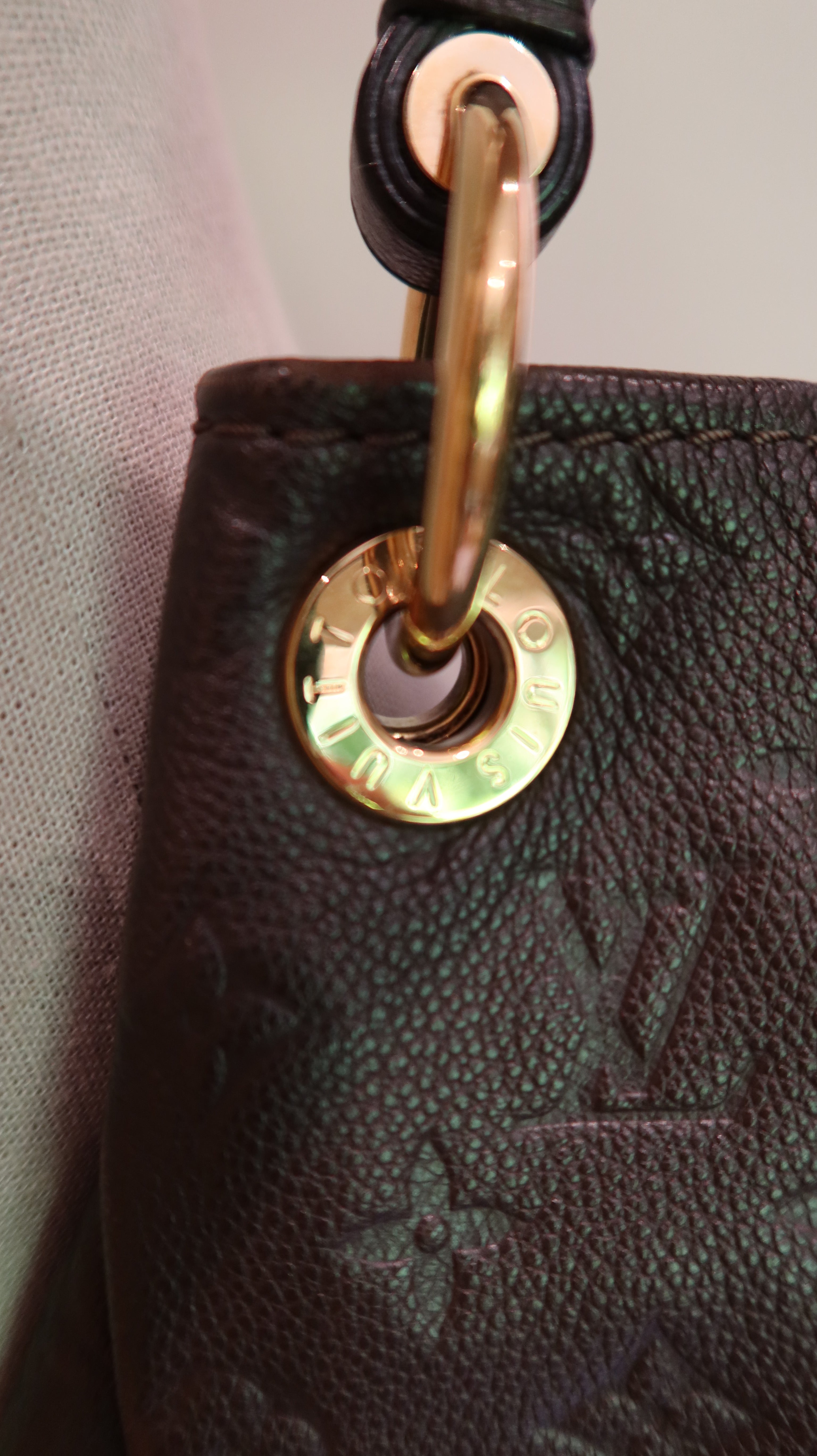 Louis Vuitton Artsy MM