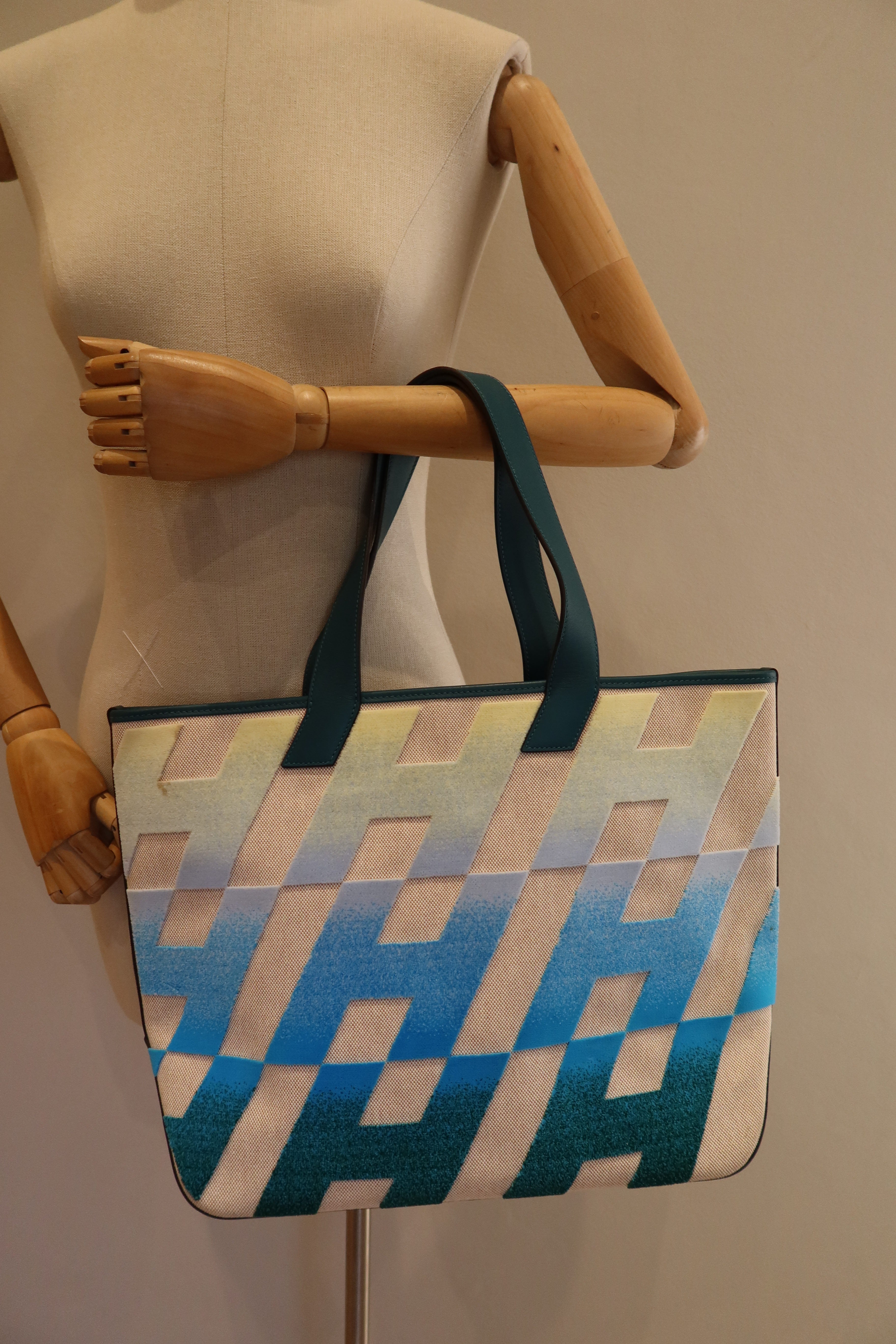 Hermès Cabas H en Biais 40 Bag