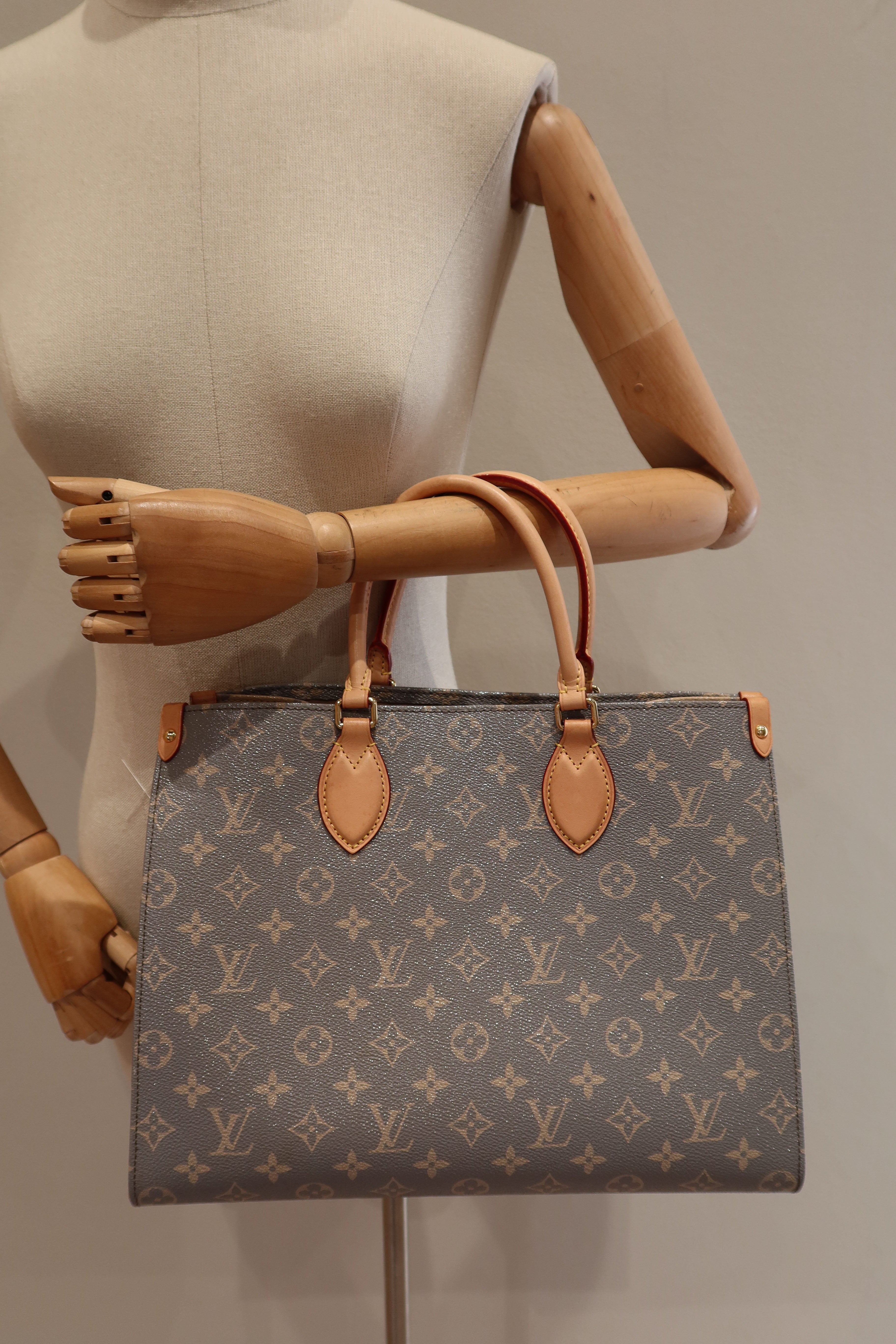 Louis Vuitton OnTheGo MM