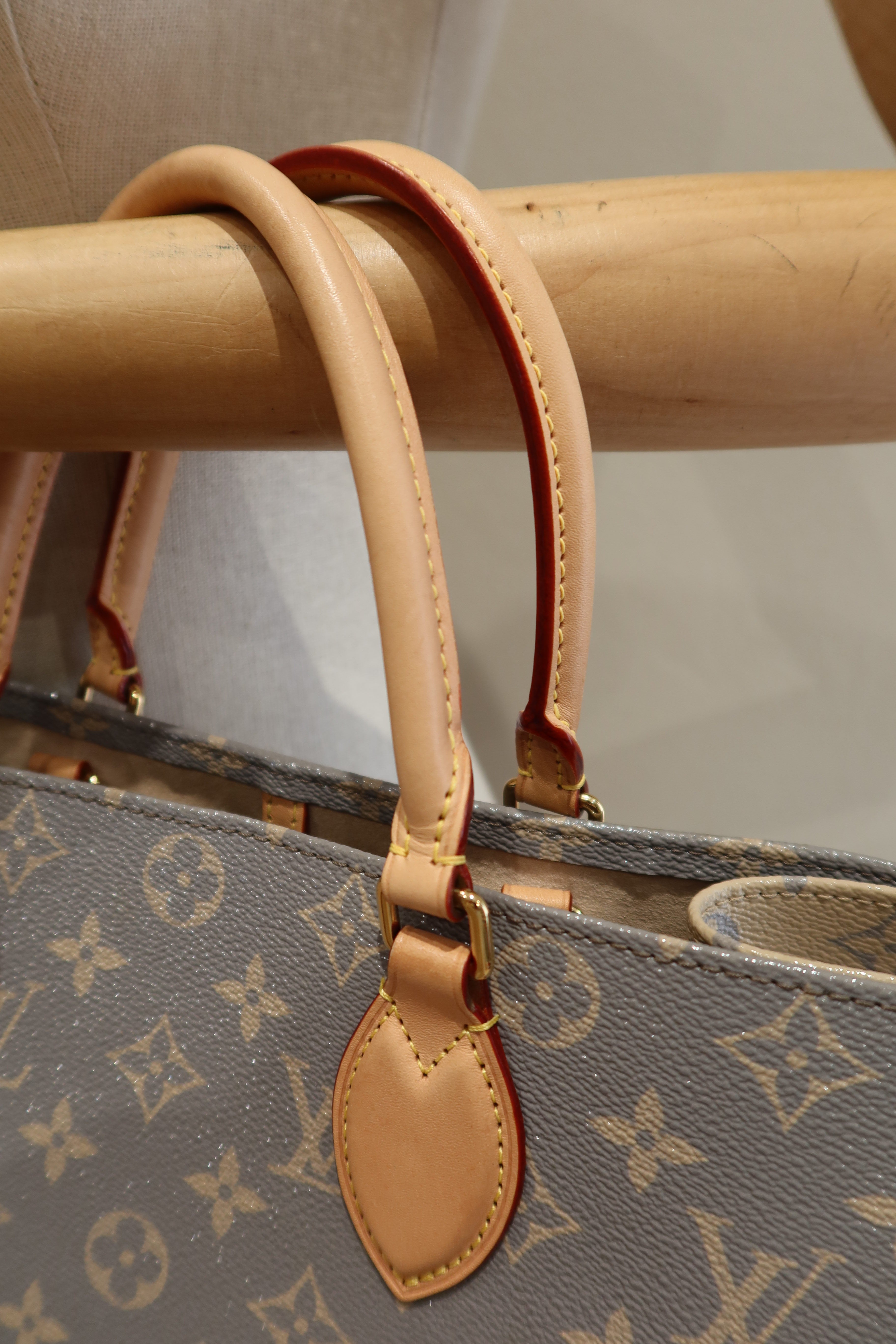 Louis Vuitton OnTheGo MM