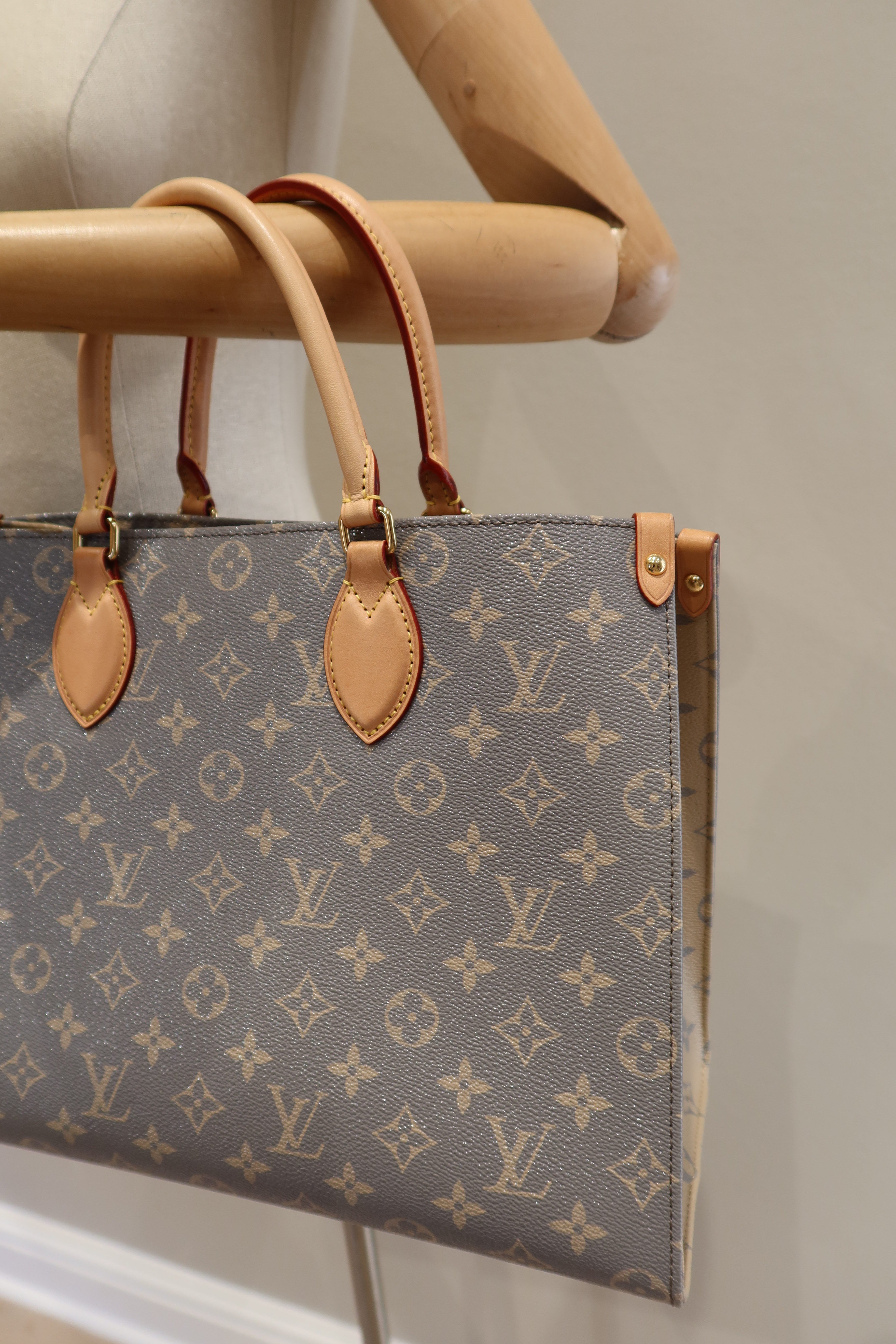 Louis Vuitton OnTheGo MM