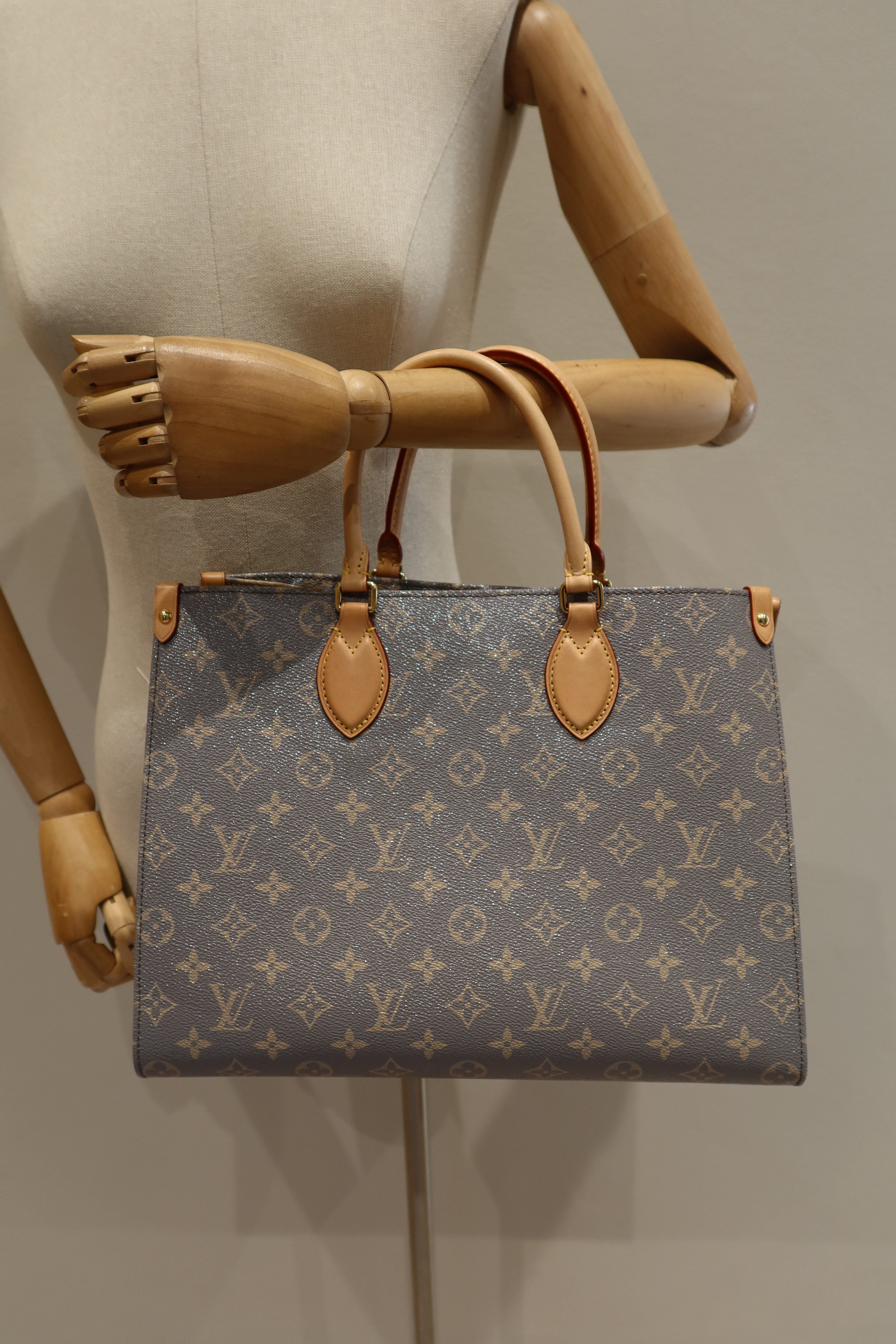 Louis Vuitton OnTheGo MM