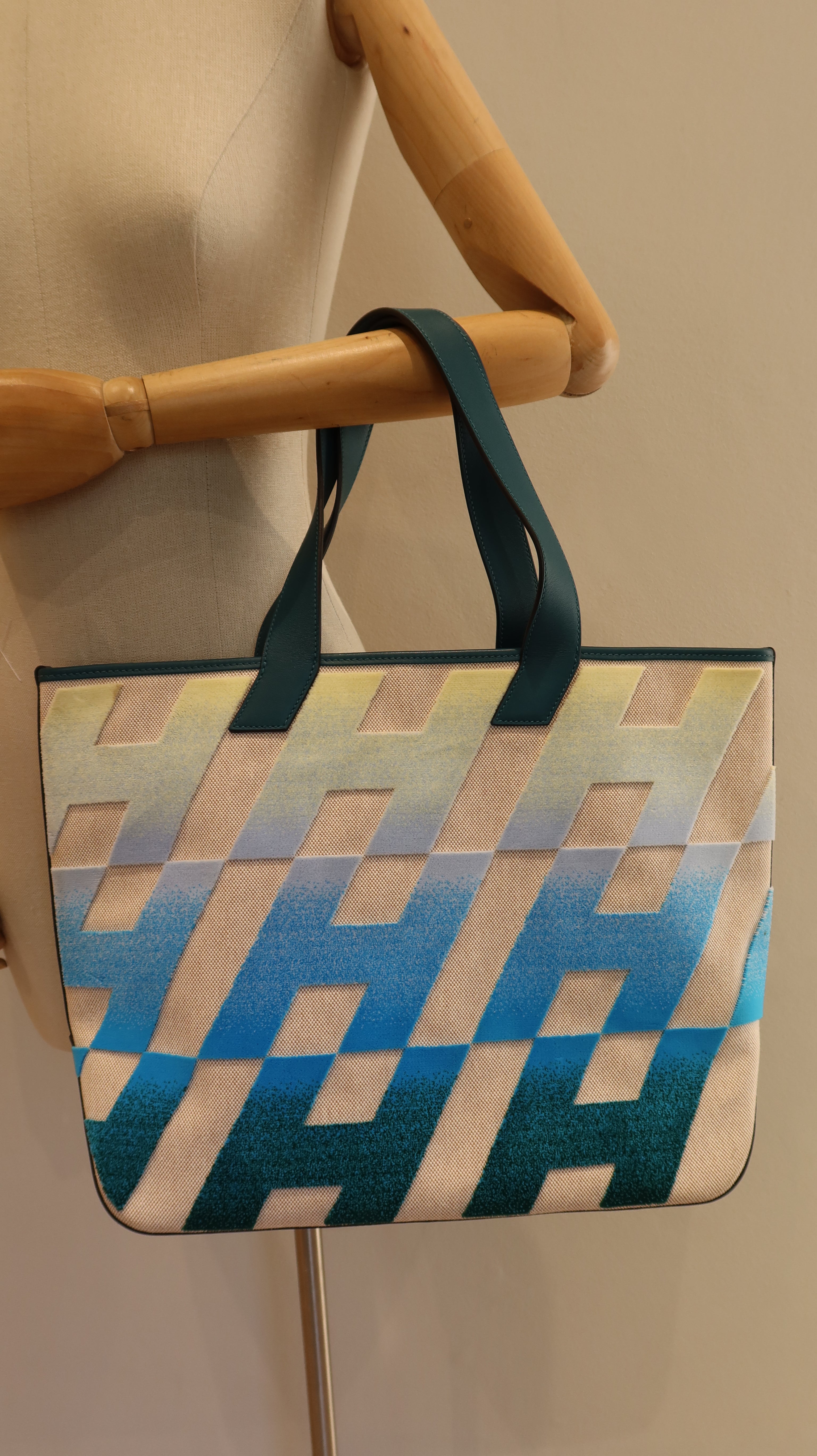 Hermès Cabas H en Biais 40 Bag