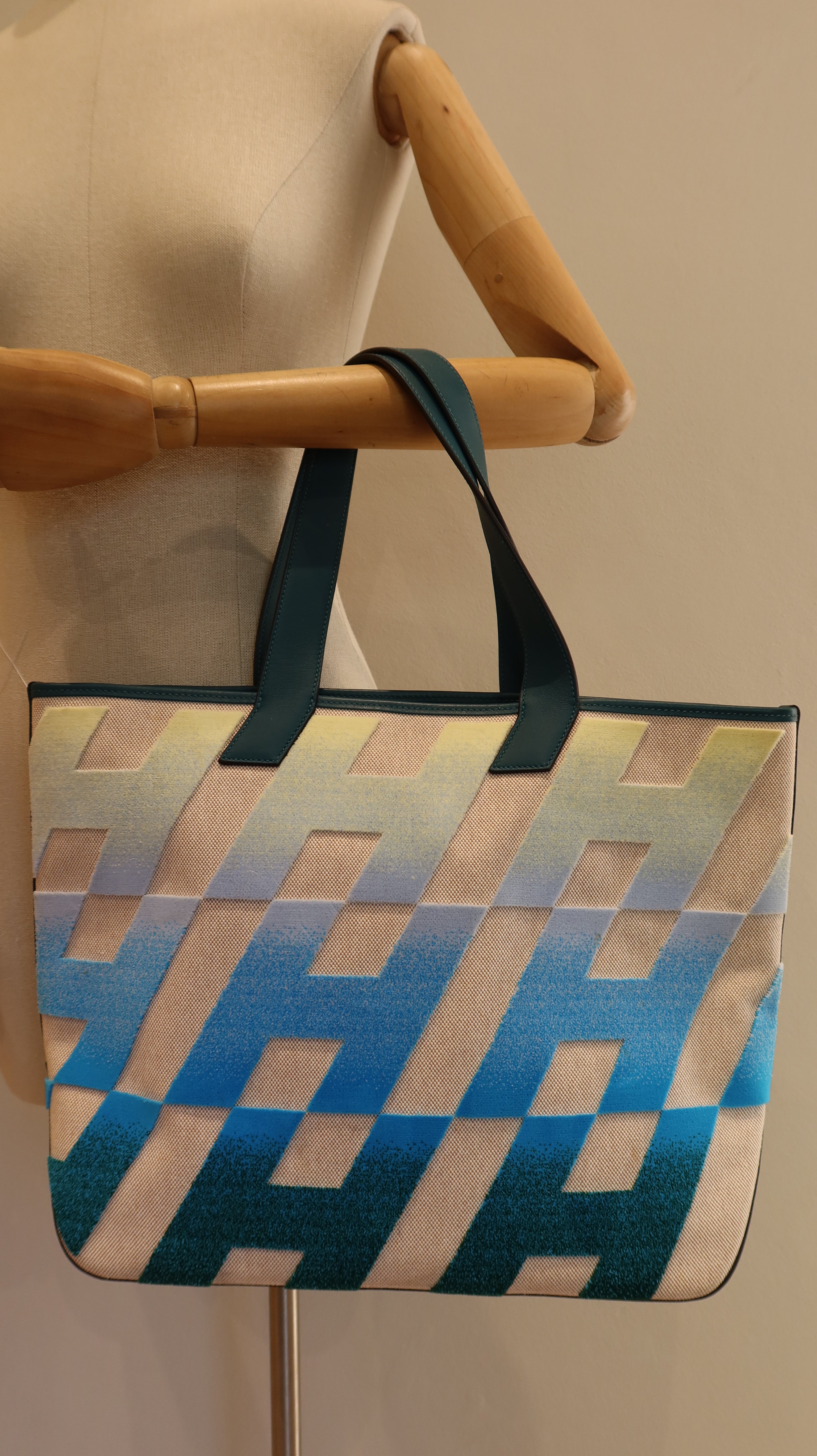 Hermès Cabas H en Biais 40 Bag
