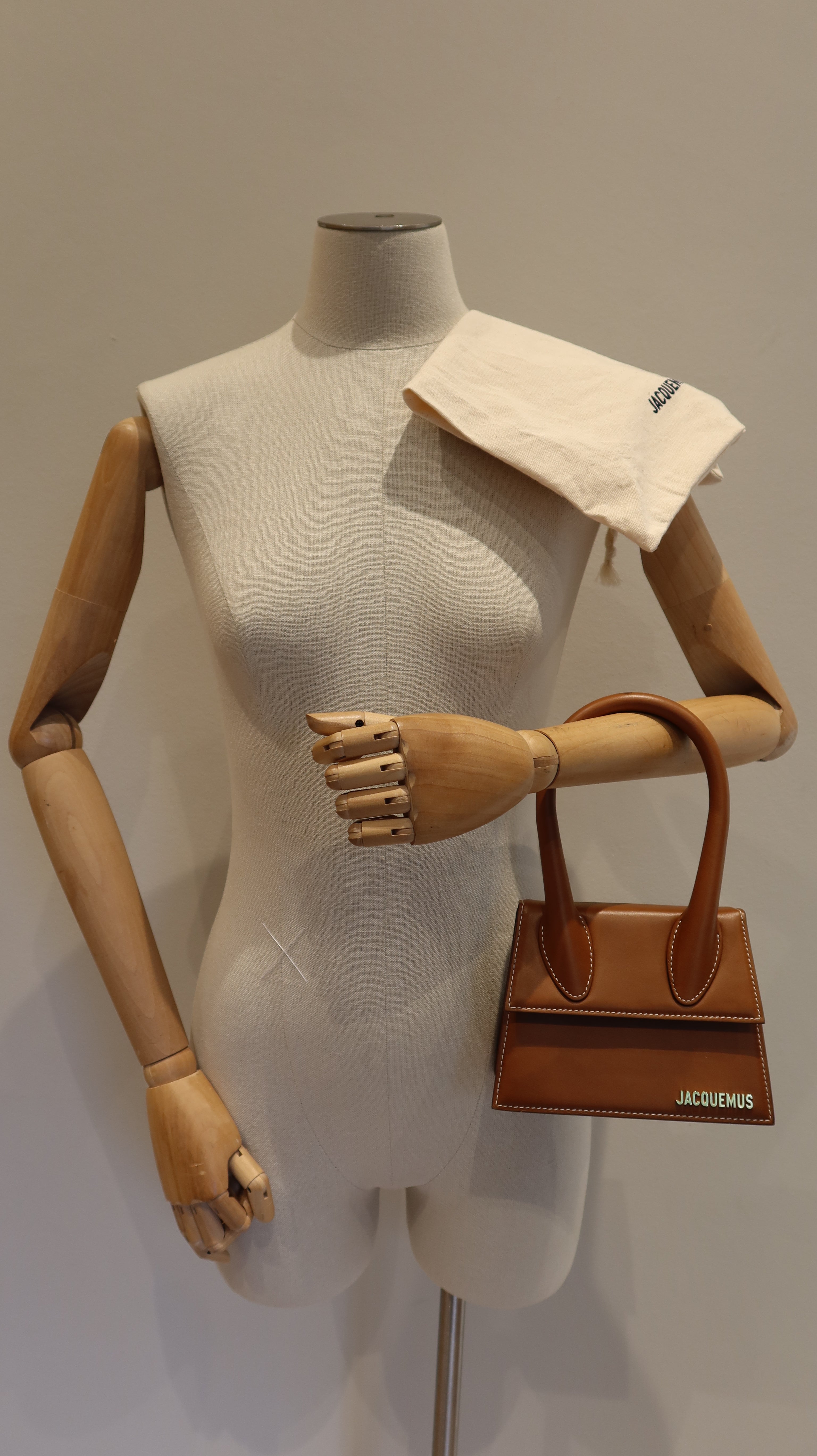 Jacquemus Le Chiquito Moyen Bag