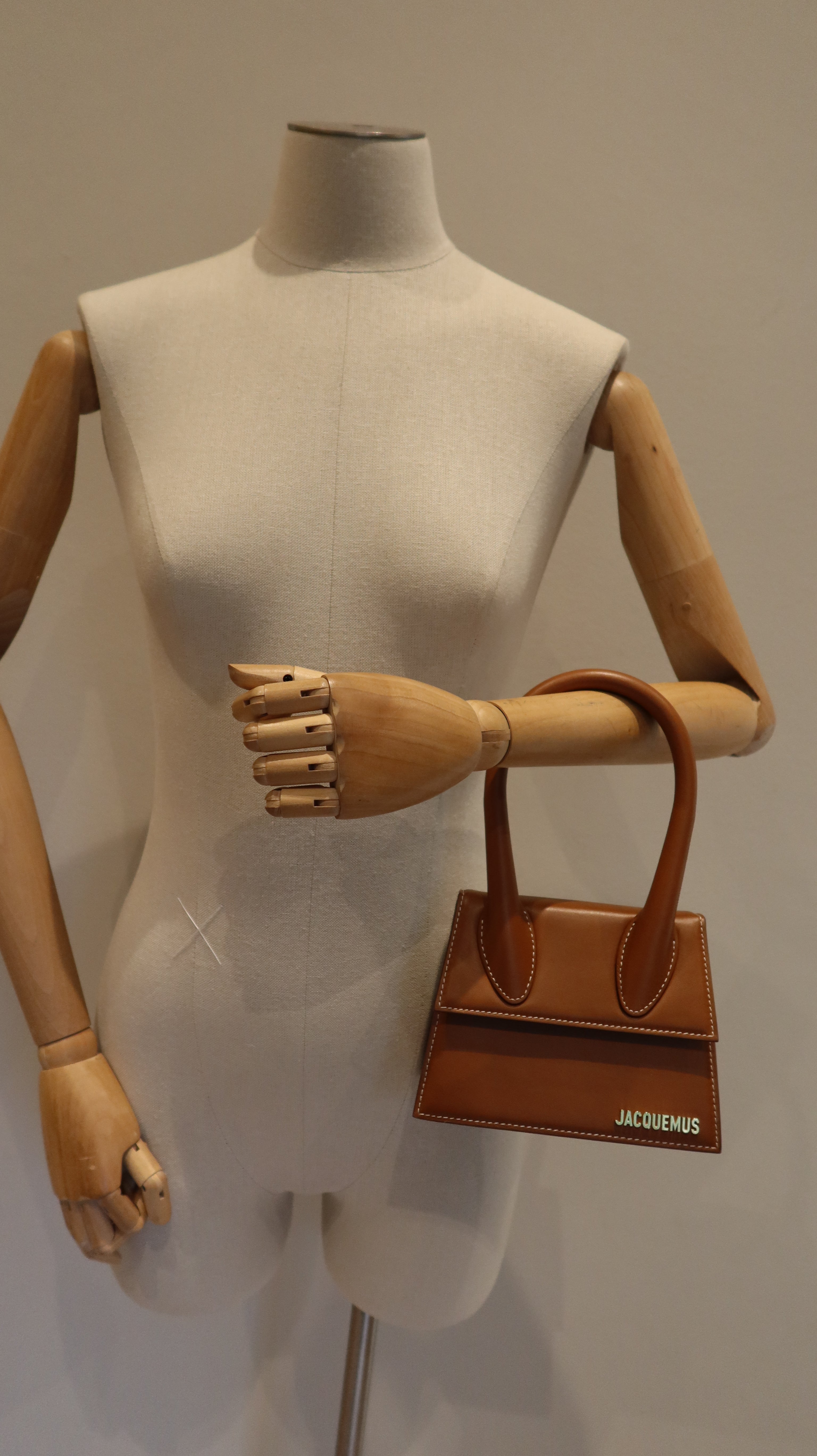 Jacquemus Le Chiquito Moyen Bag