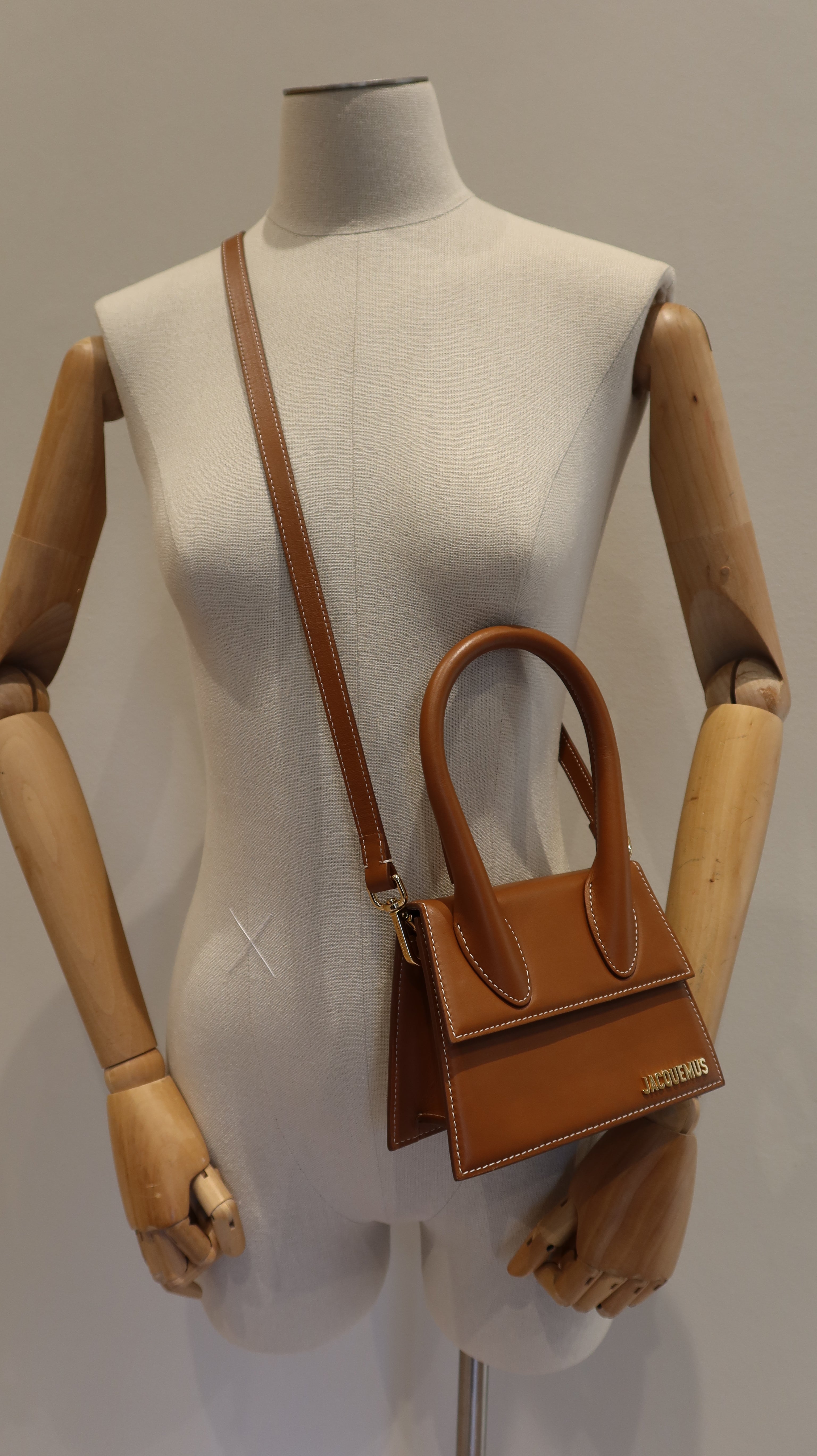 Jacquemus Le Chiquito Moyen Bag