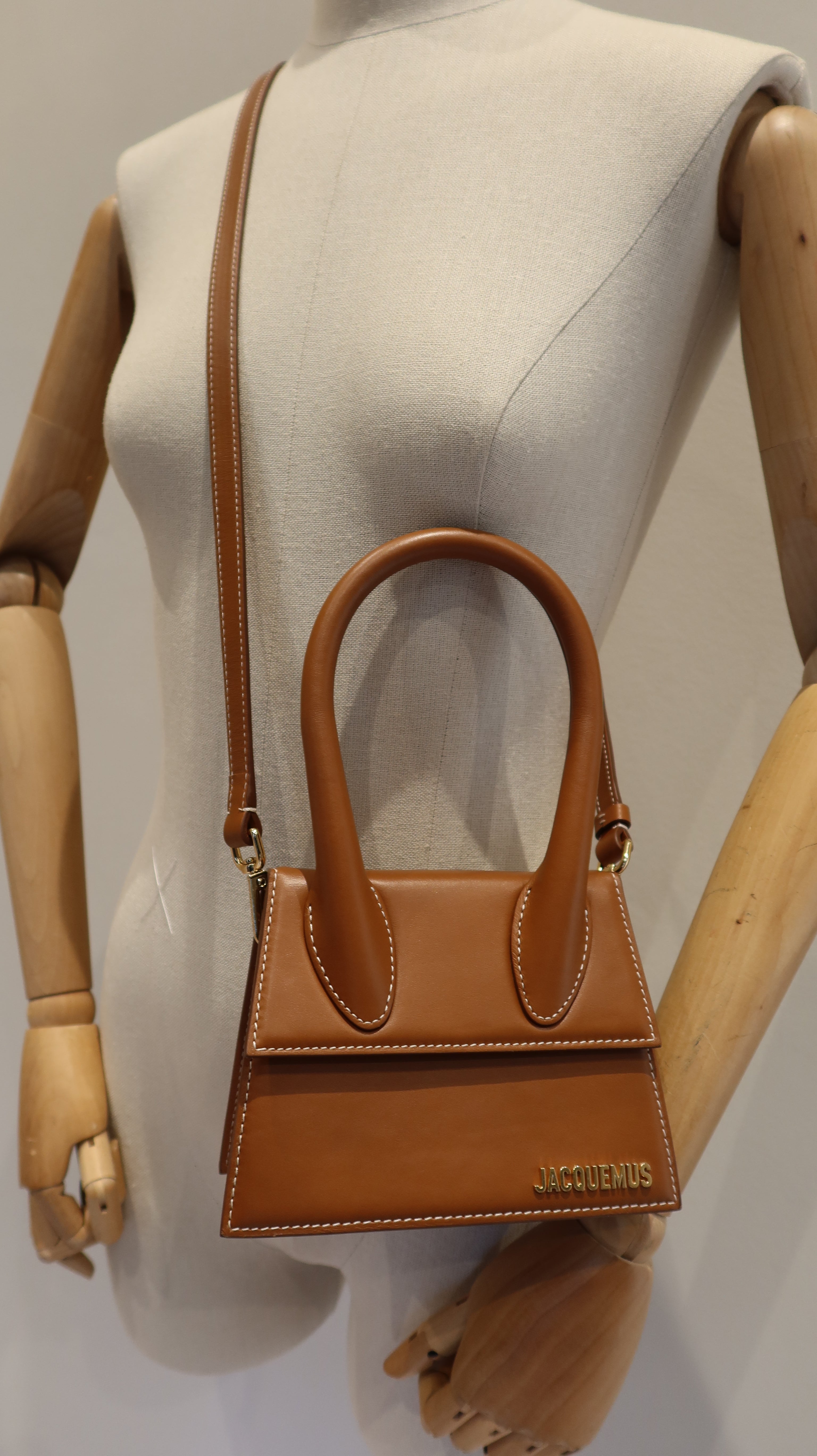 Jacquemus Le Chiquito Moyen Bag