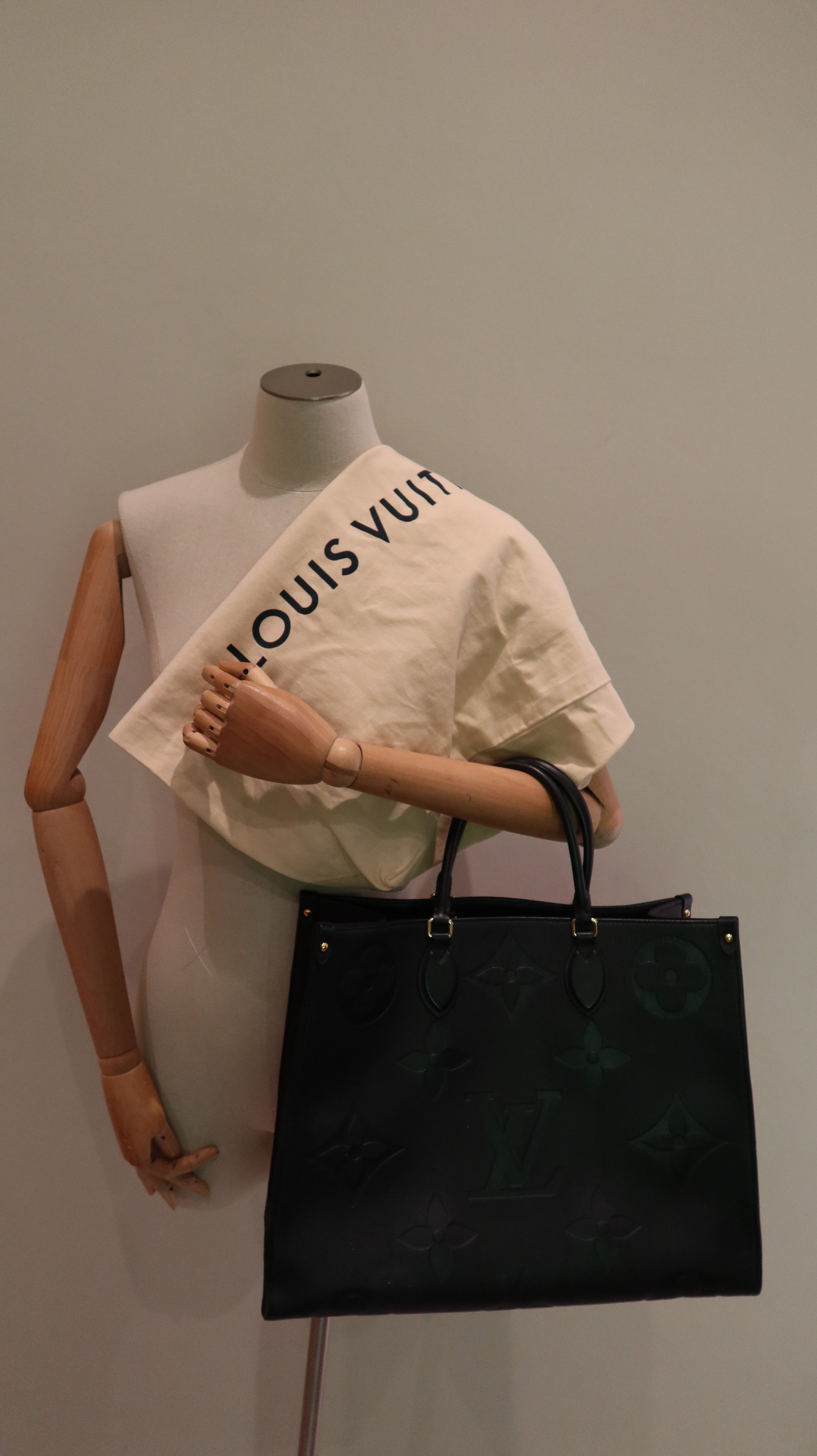 Louis Vuitton OnTheGo GM