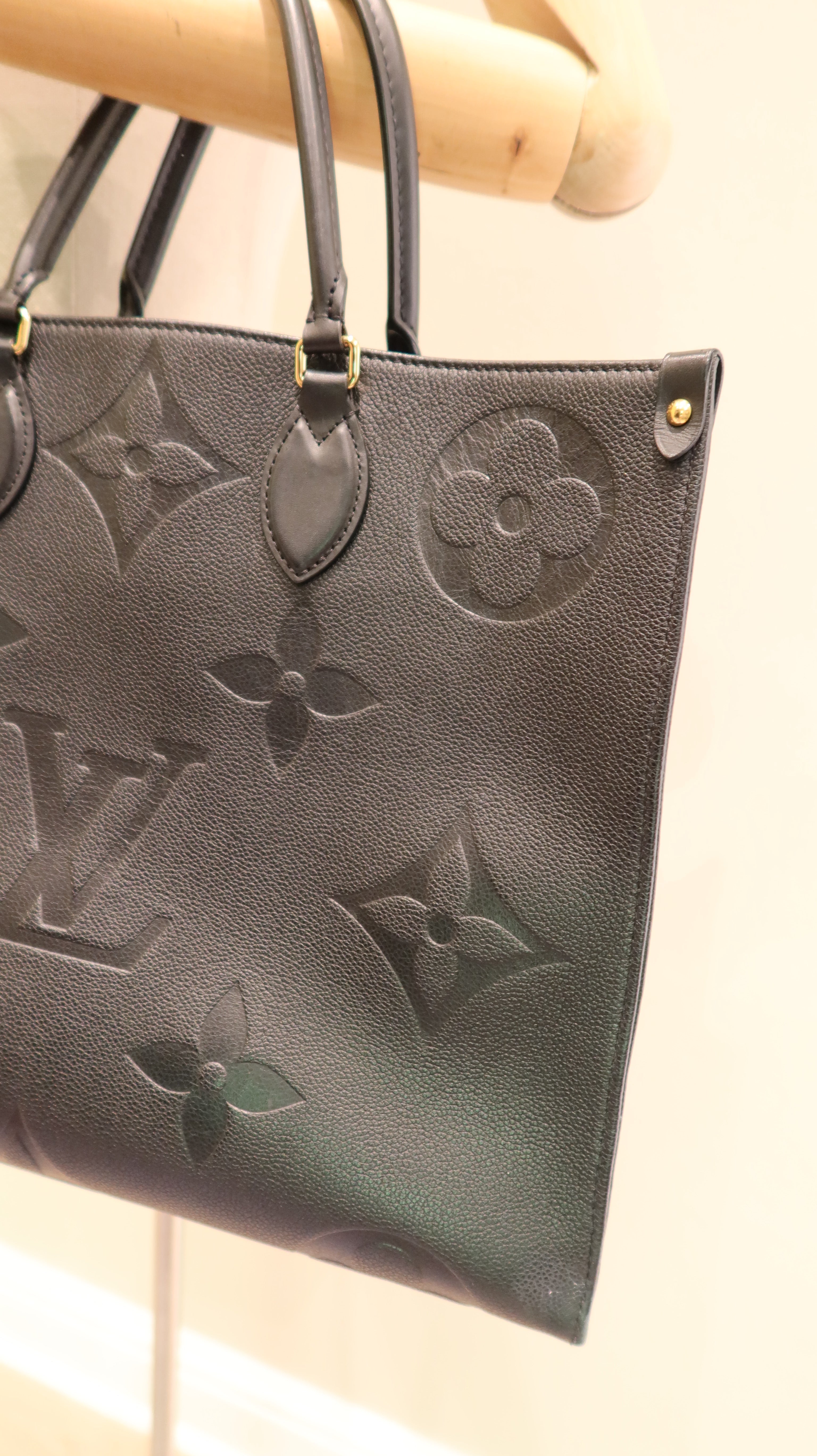 Louis Vuitton OnTheGo GM