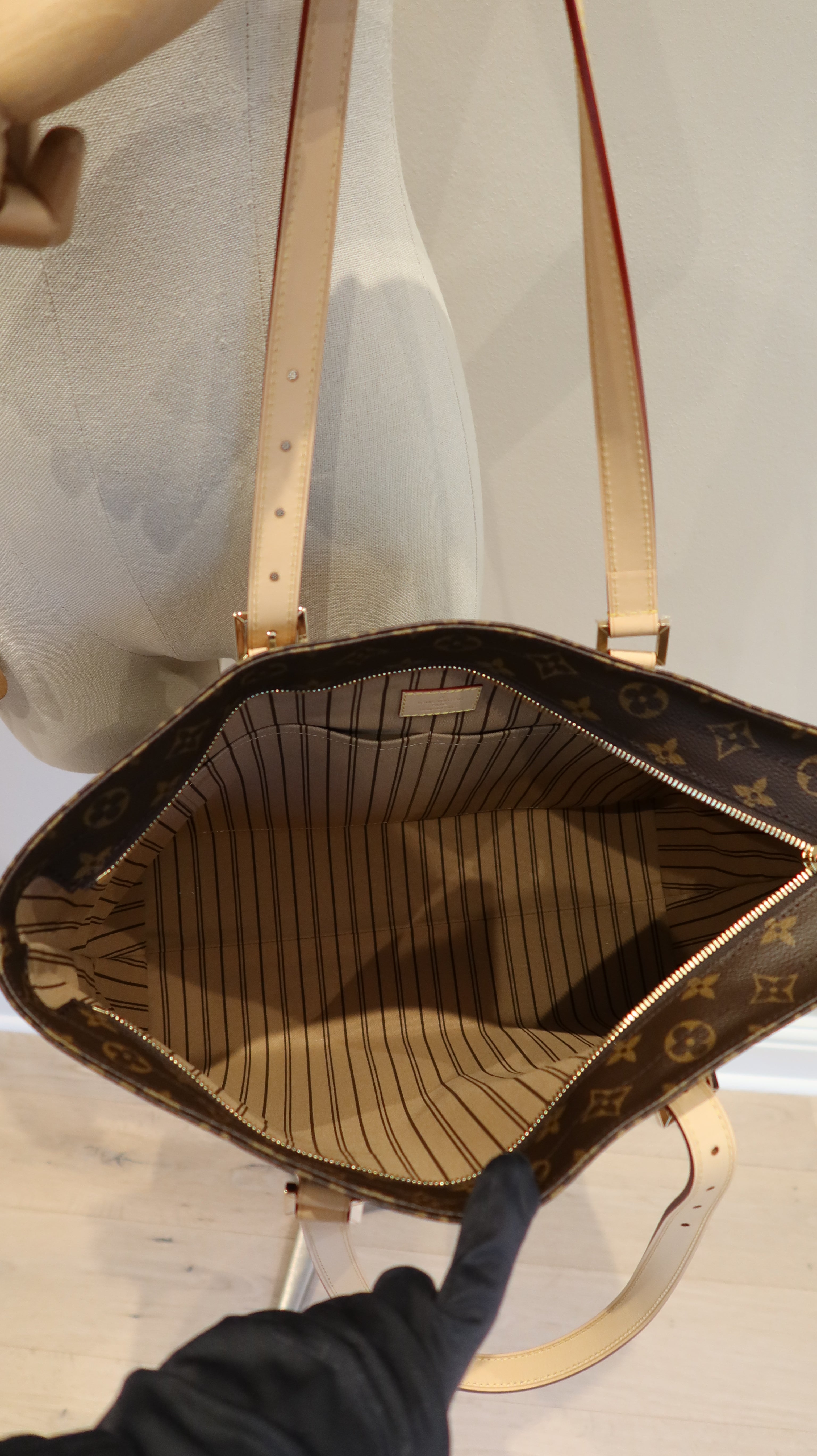 Louis Vuitton Cabas Mezzo Tote
