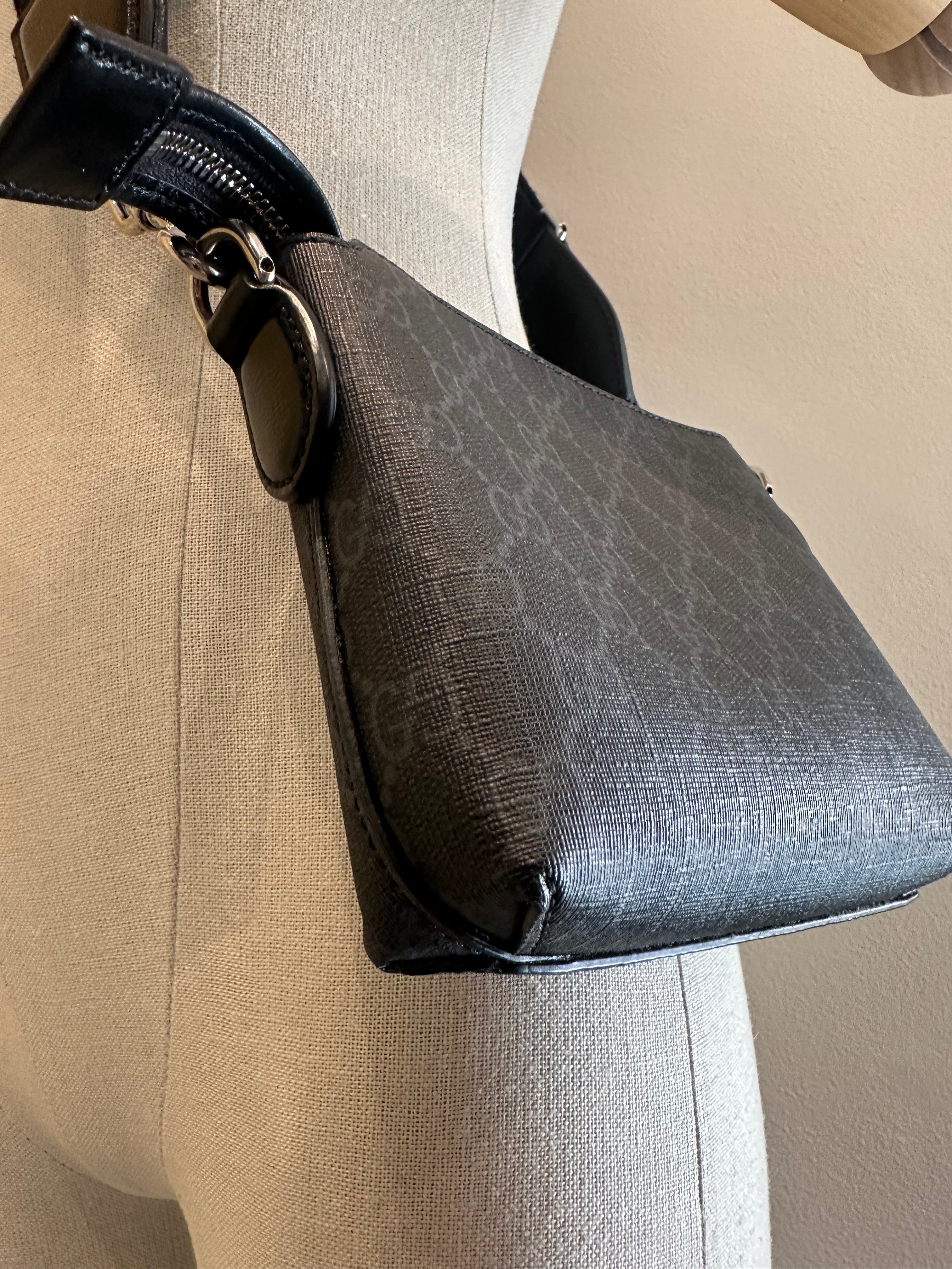 Gucci Supreme Shoulder Bag