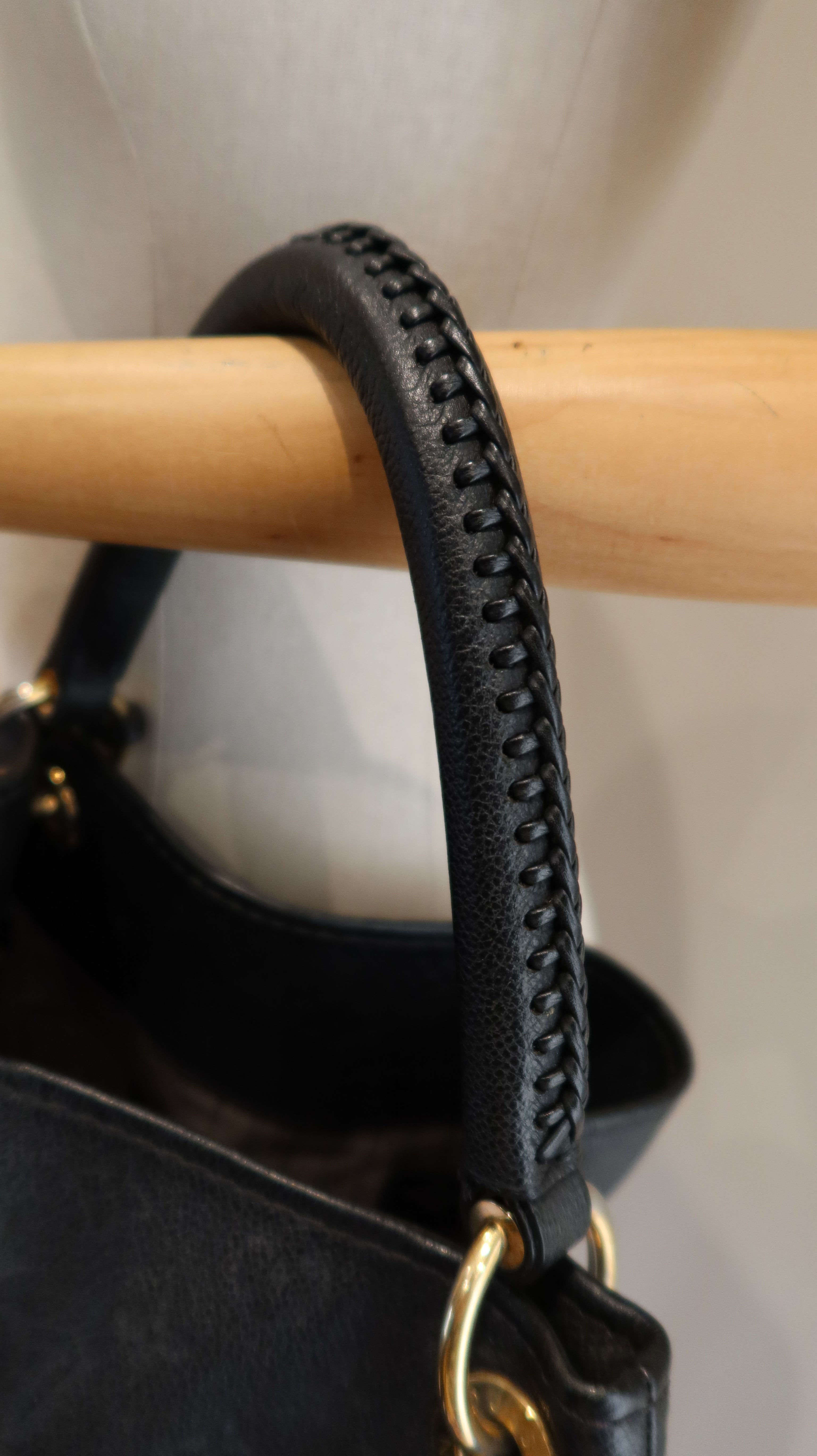Louis Vuitton Artsy MM Bag