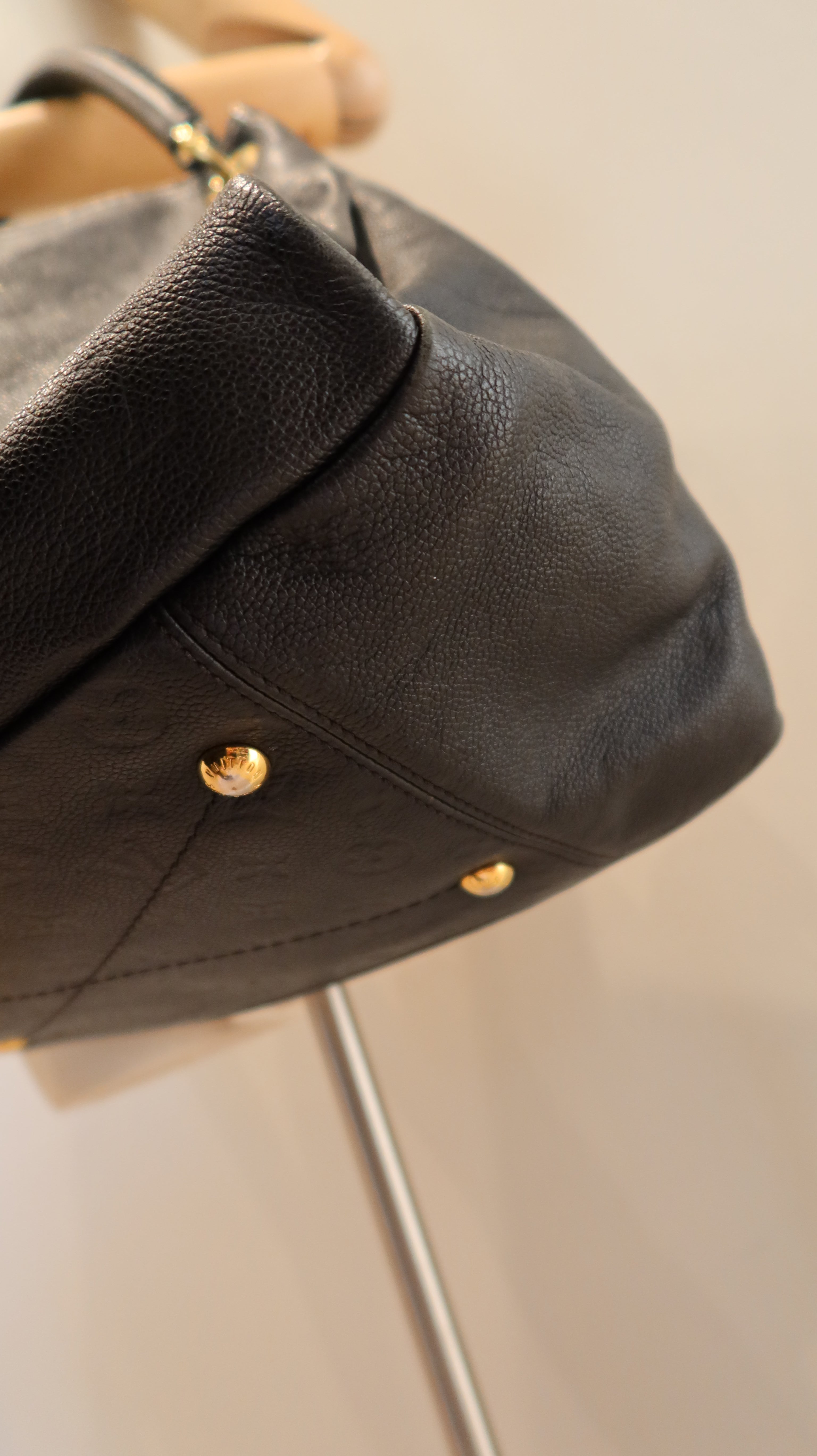 Louis Vuitton Artsy MM Bag