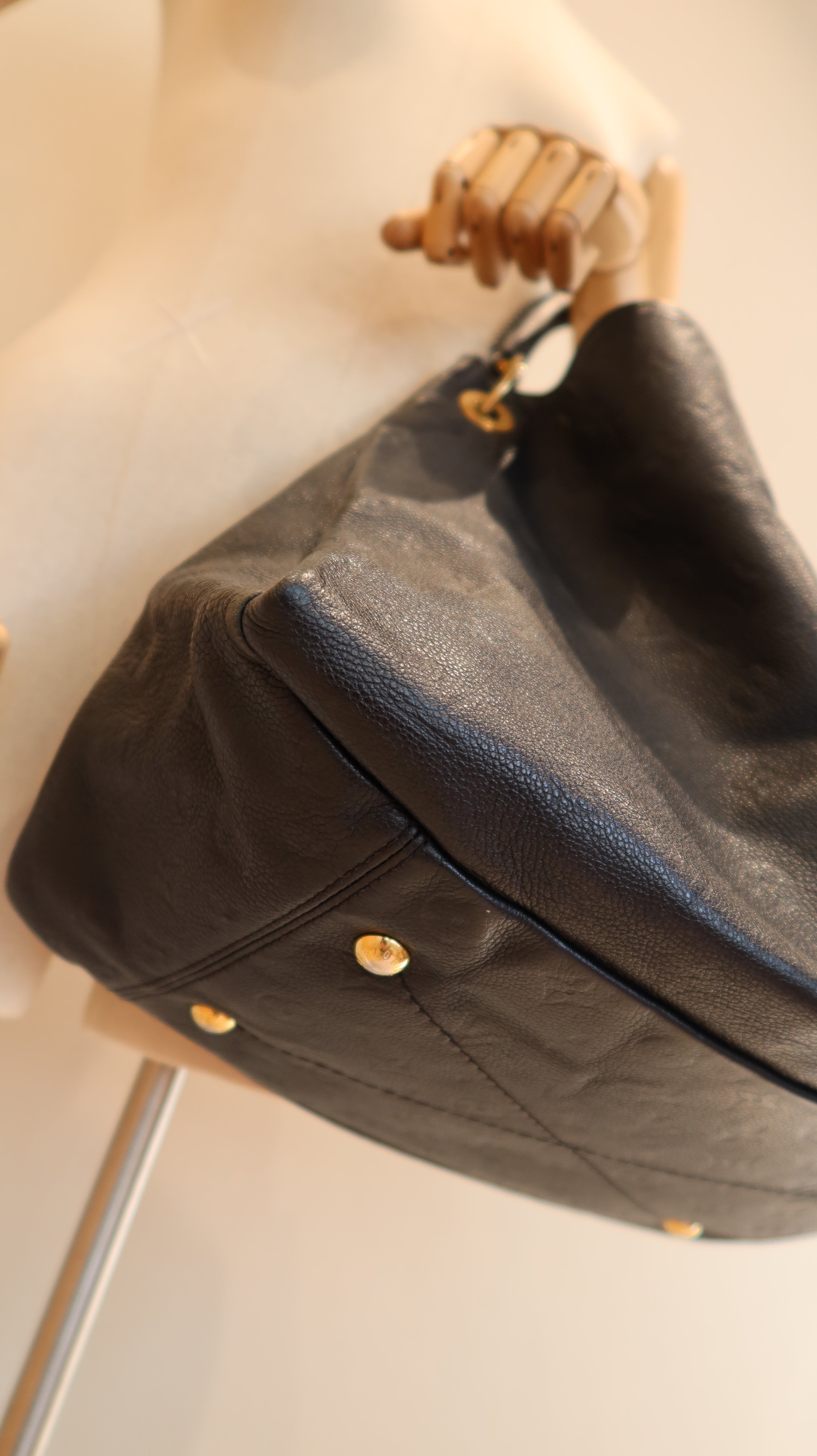 Louis Vuitton Artsy MM Bag