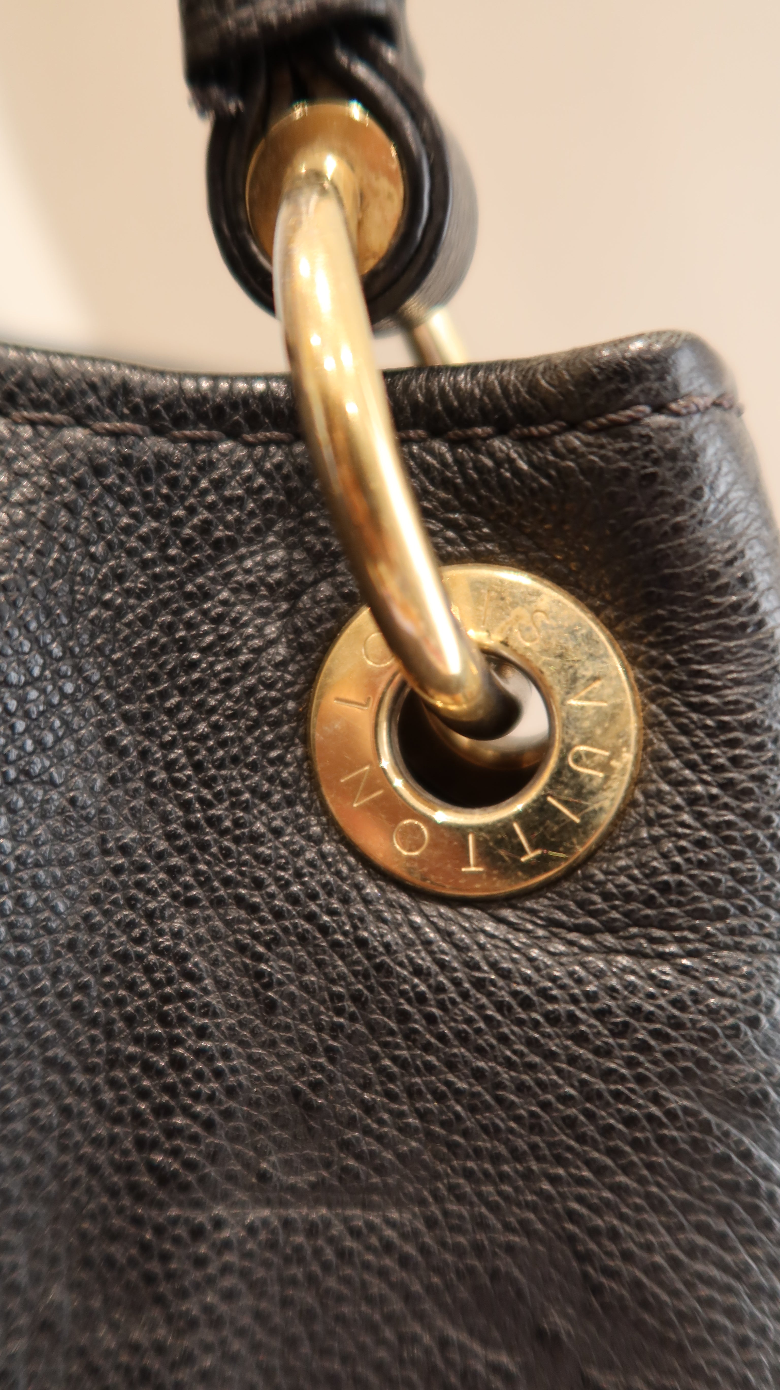 Louis Vuitton Artsy MM Bag