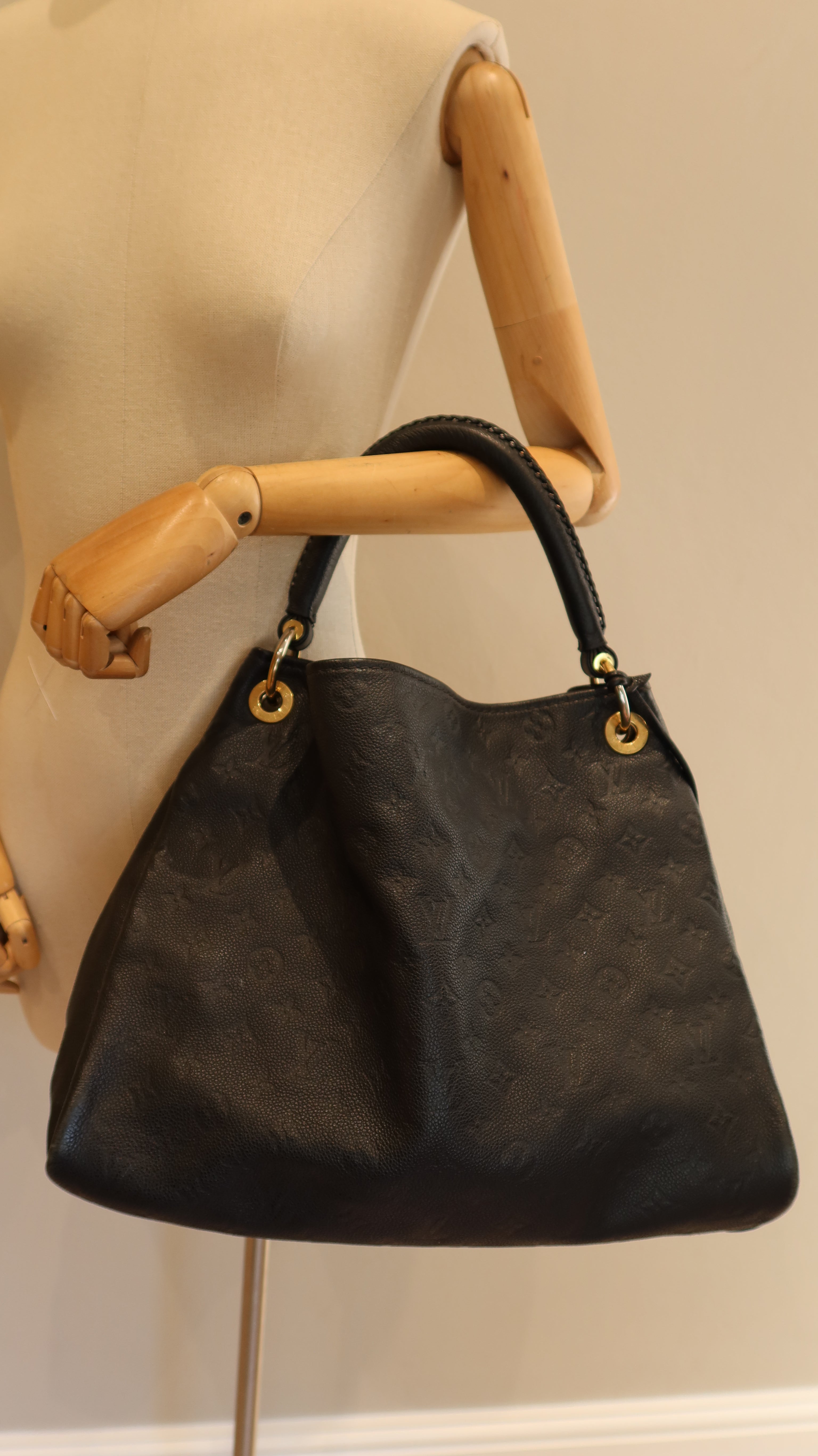 Louis Vuitton Artsy MM Bag