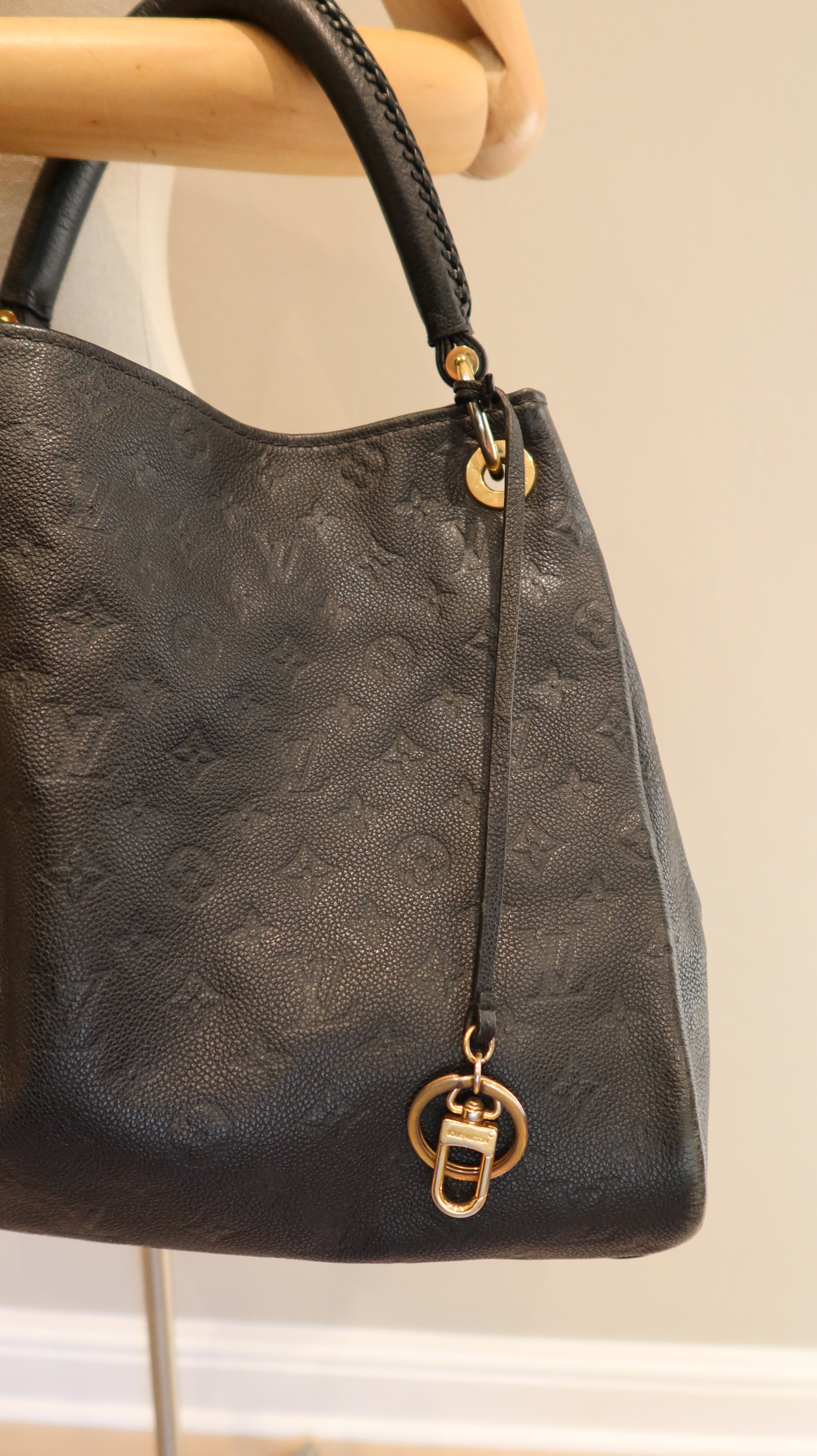 Louis Vuitton Artsy MM Bag