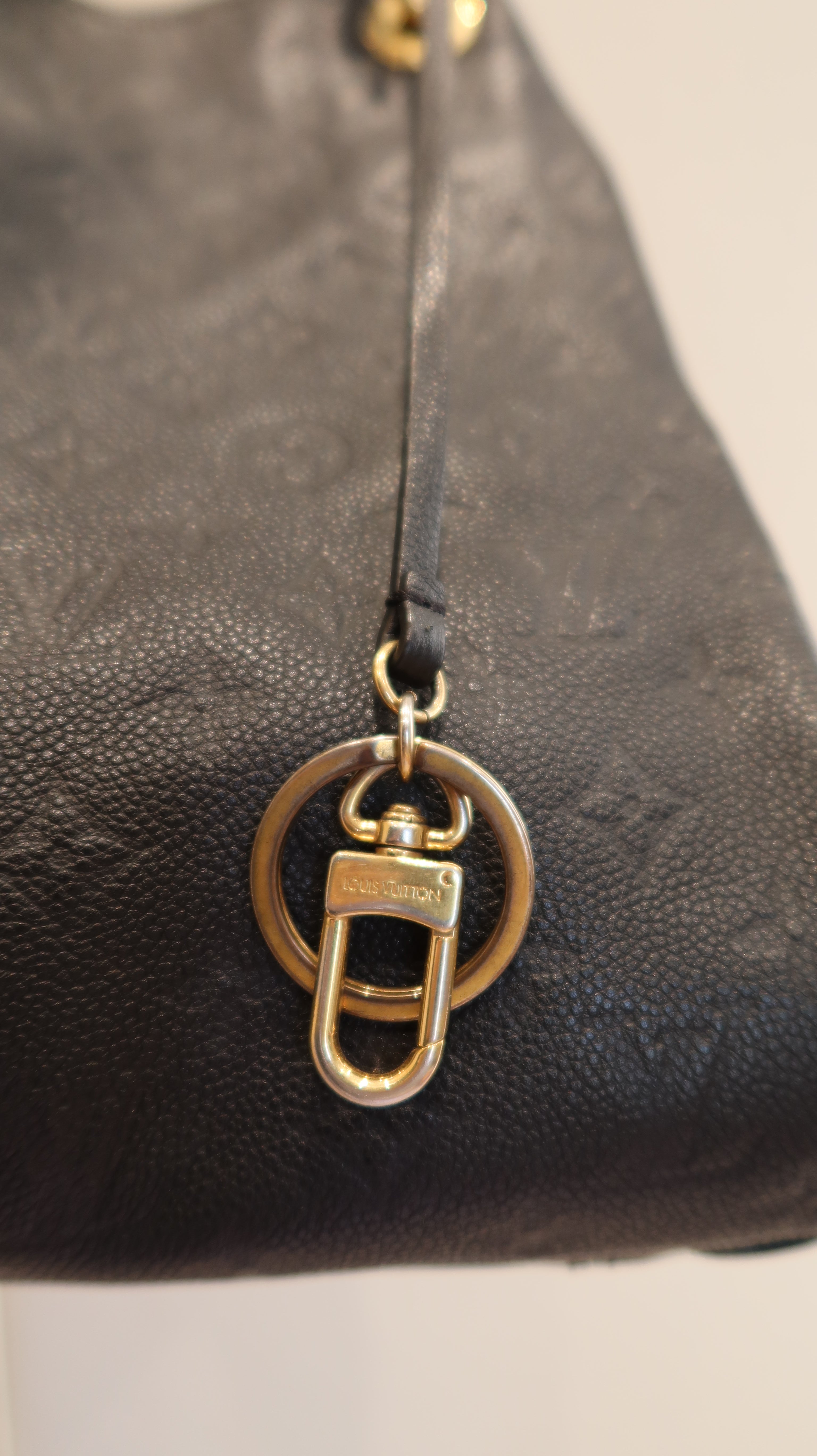 Louis Vuitton Artsy MM Bag