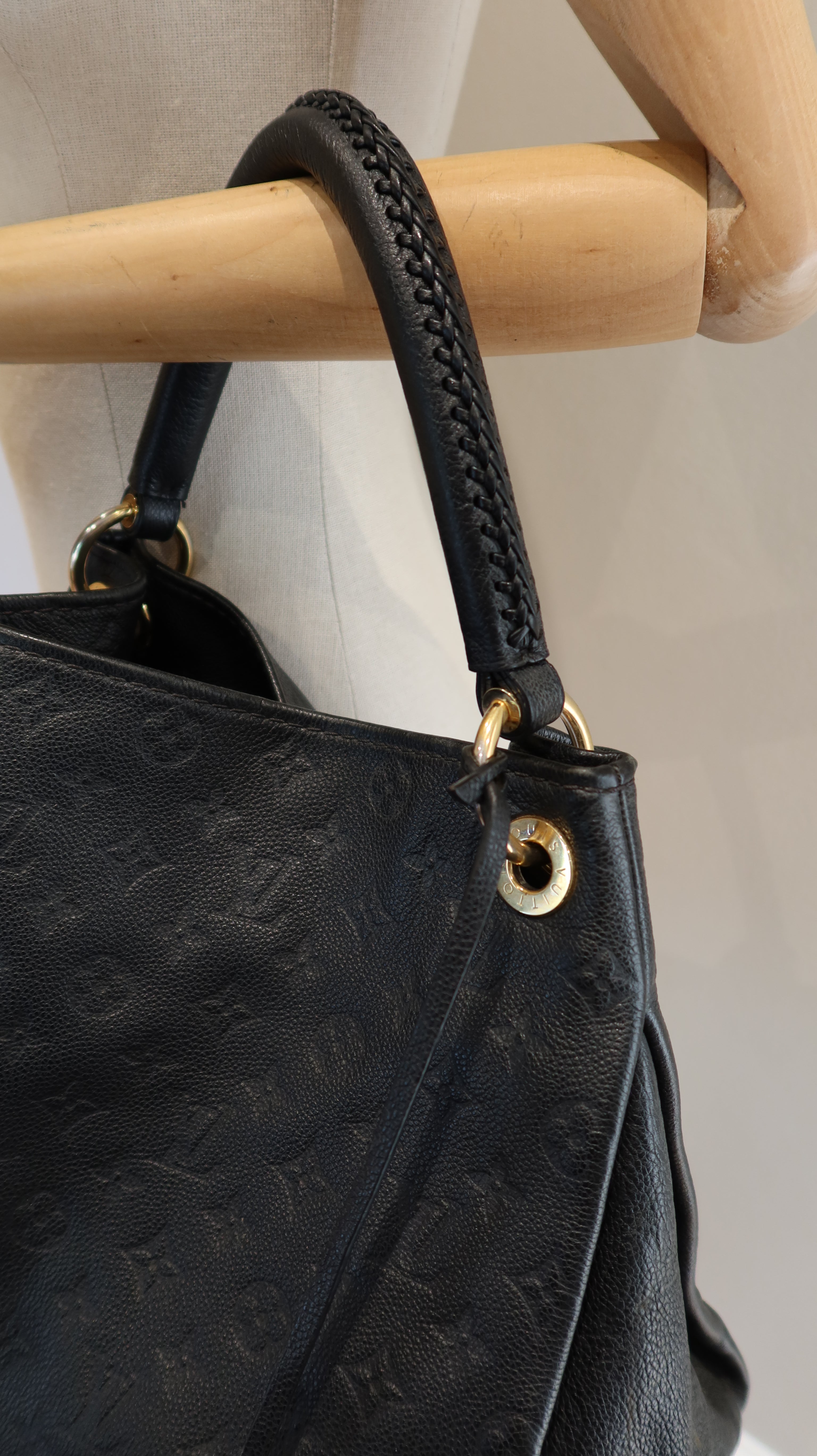 Louis Vuitton Artsy MM Bag