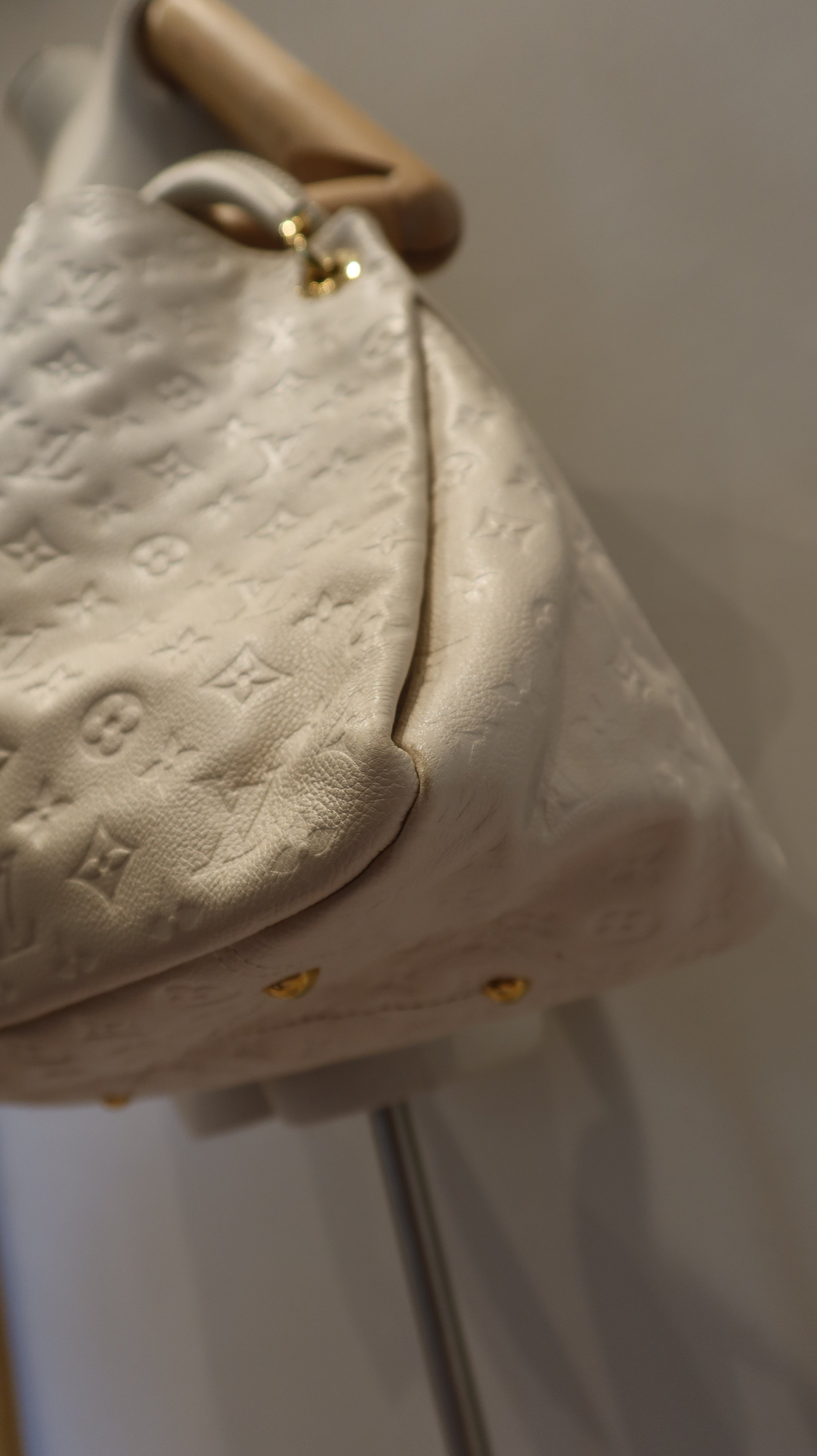 Louis Vuitton Artsy MM Bag