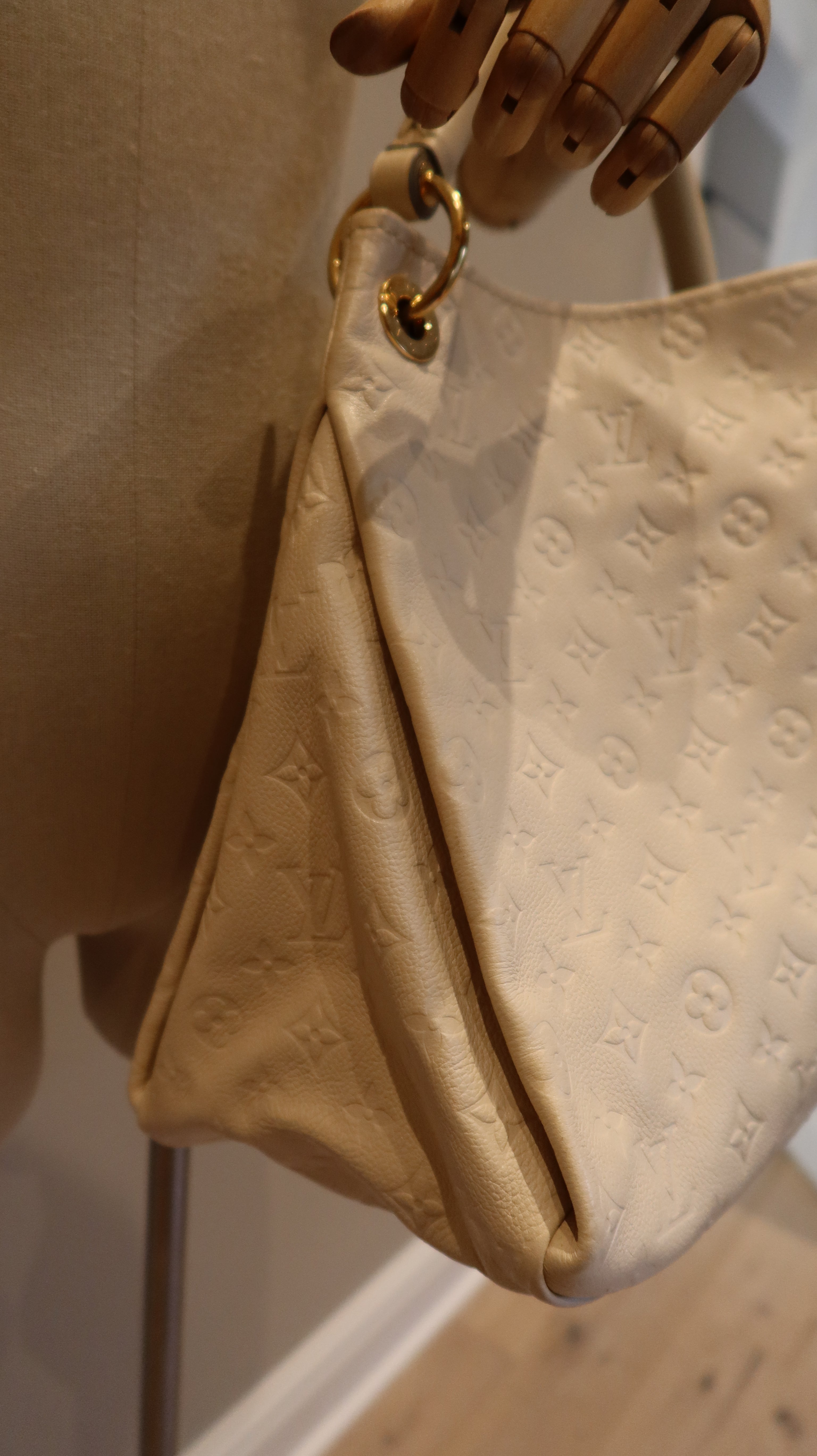 Louis Vuitton Artsy MM Bag