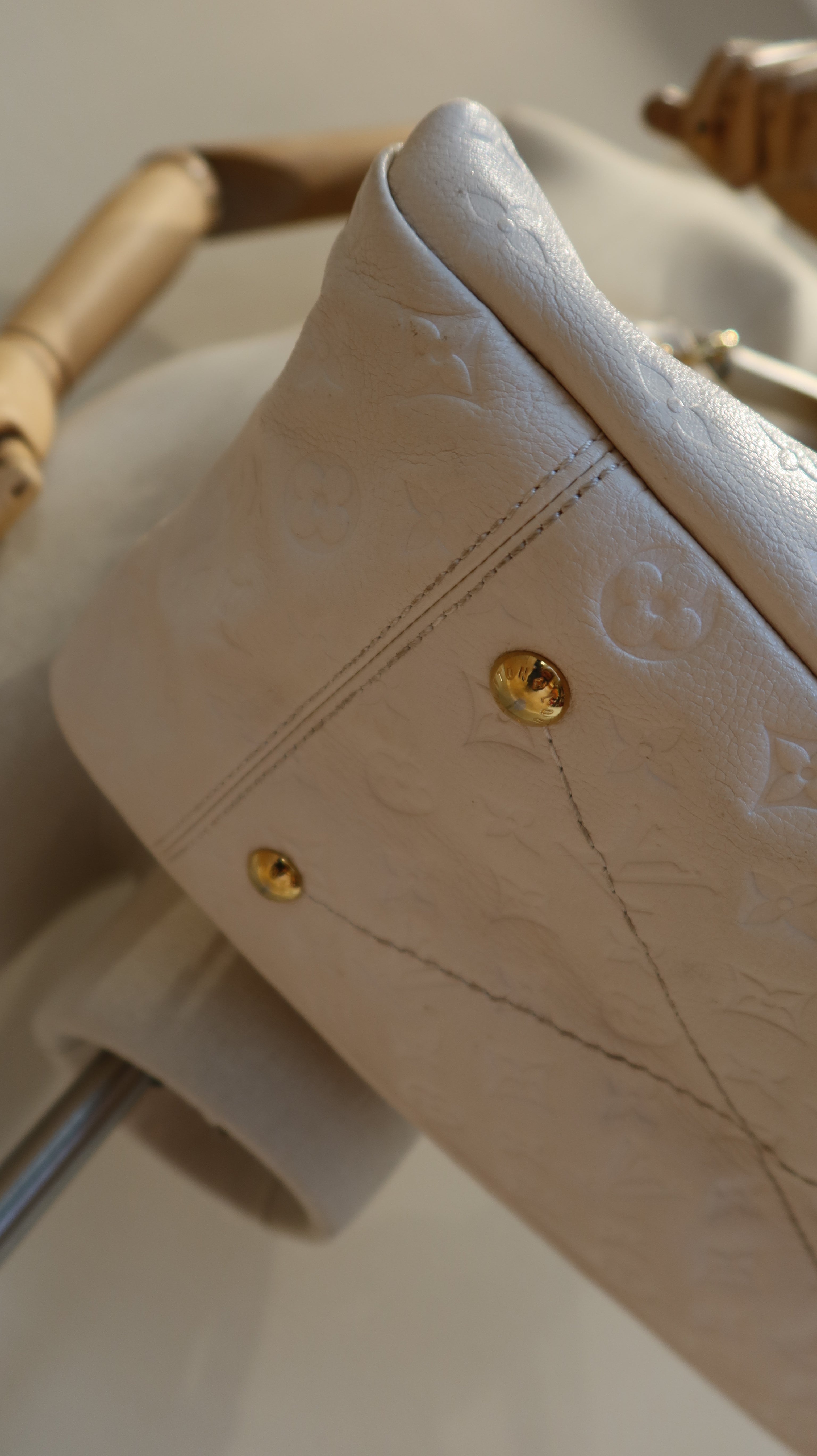 Louis Vuitton Artsy MM Bag