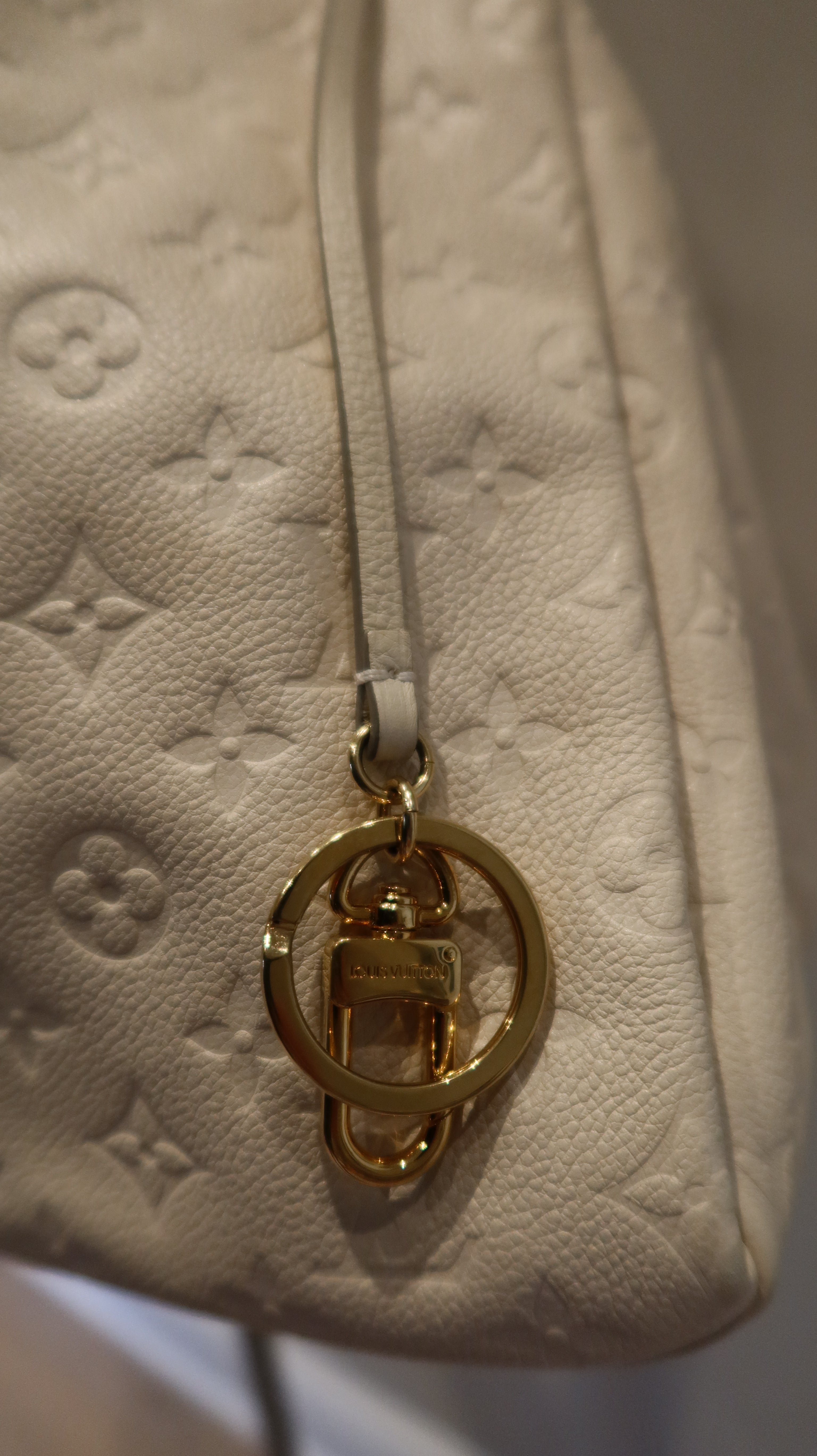 Louis Vuitton Artsy MM Bag