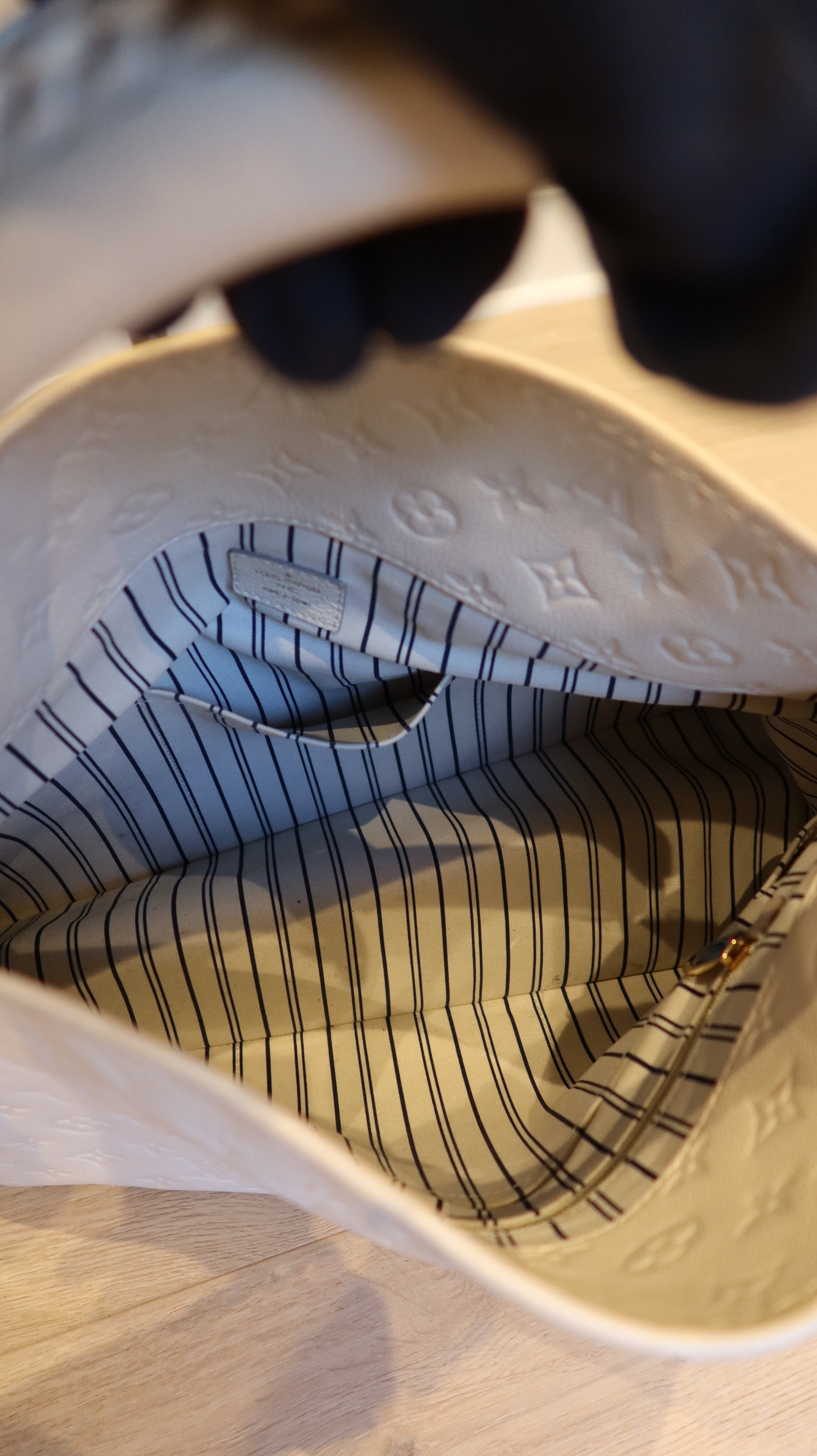 Louis Vuitton Artsy MM Bag