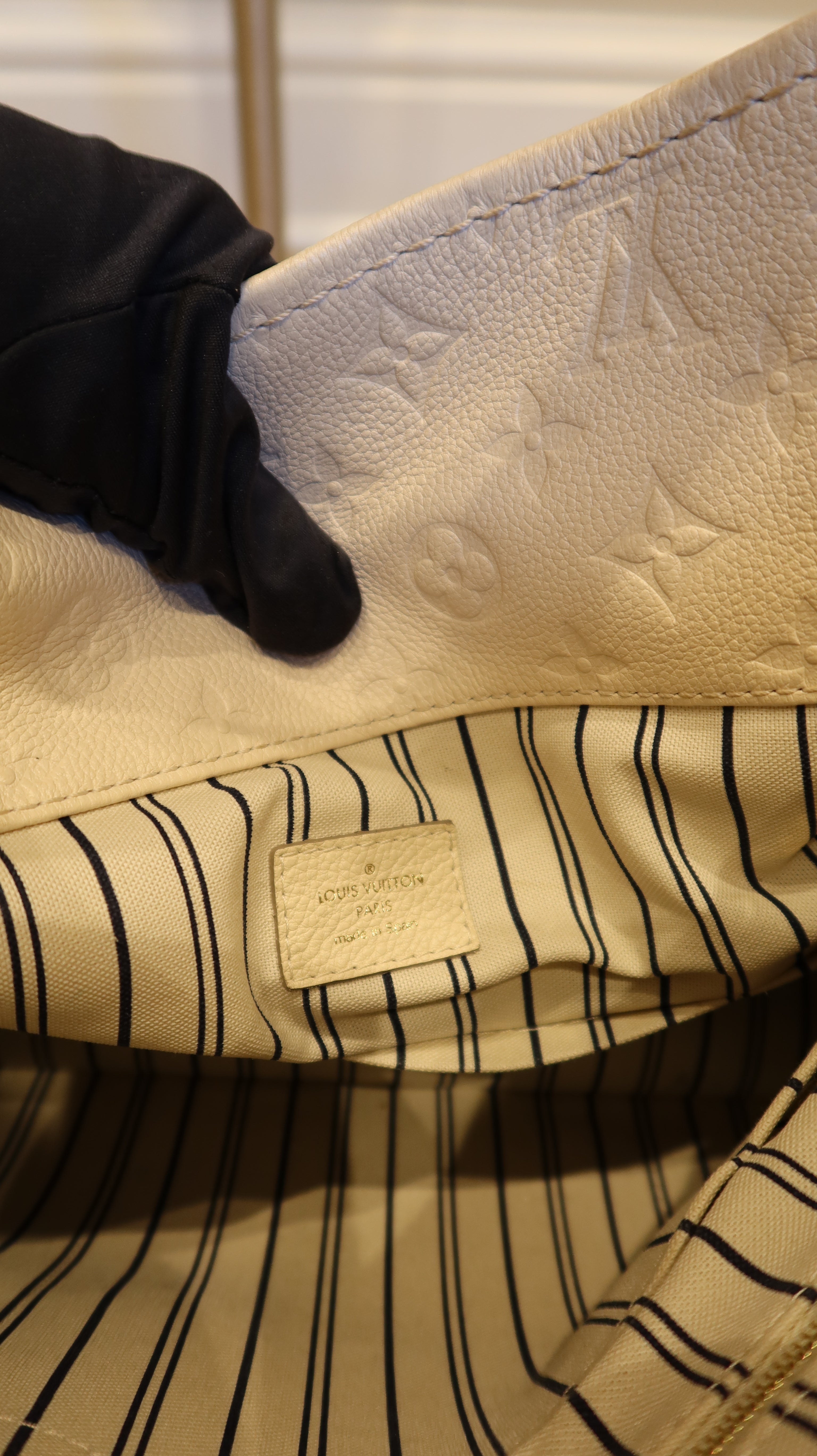 Louis Vuitton Artsy MM Bag