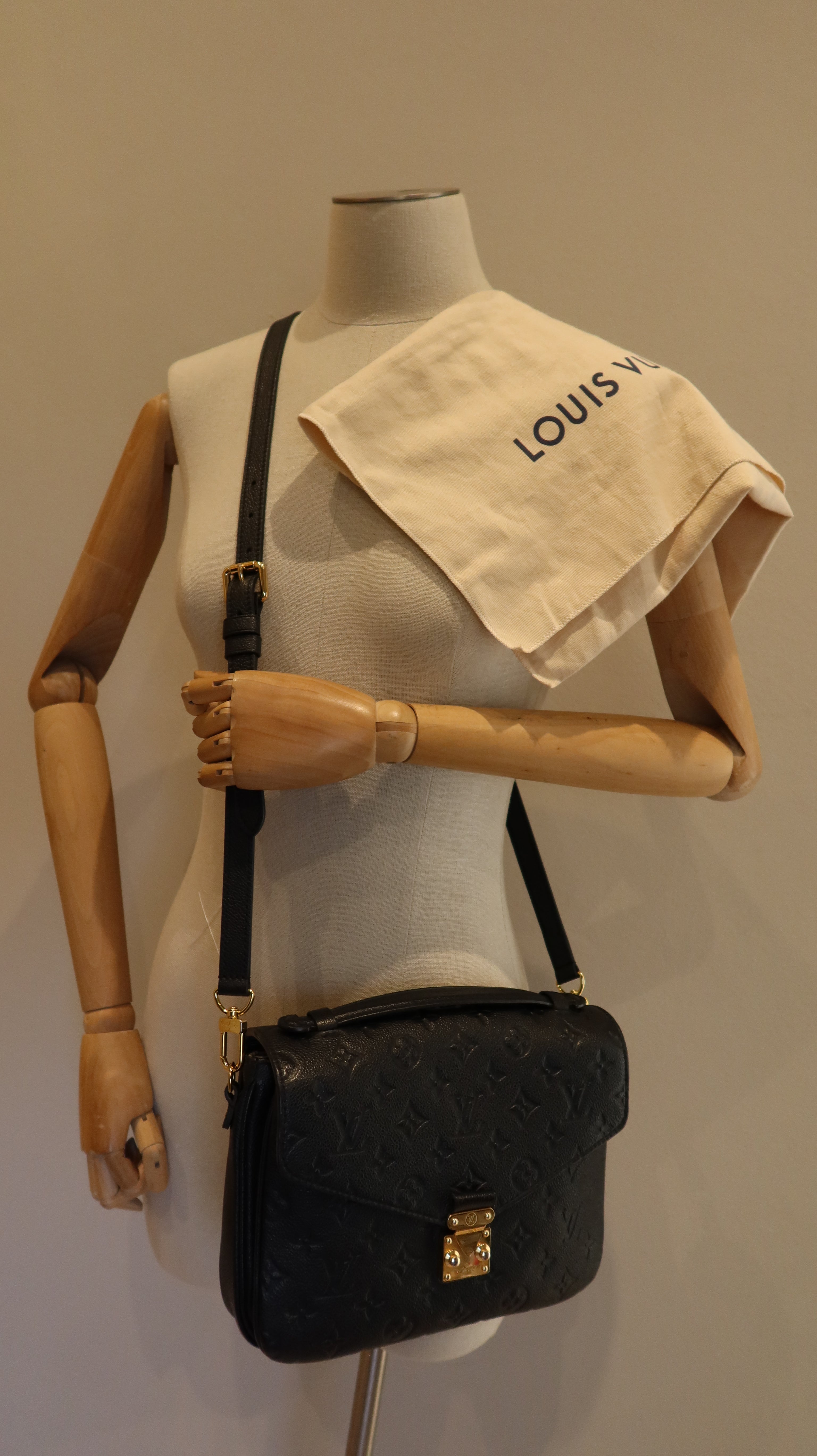 Louis Vuitton Pochette Metis Bag