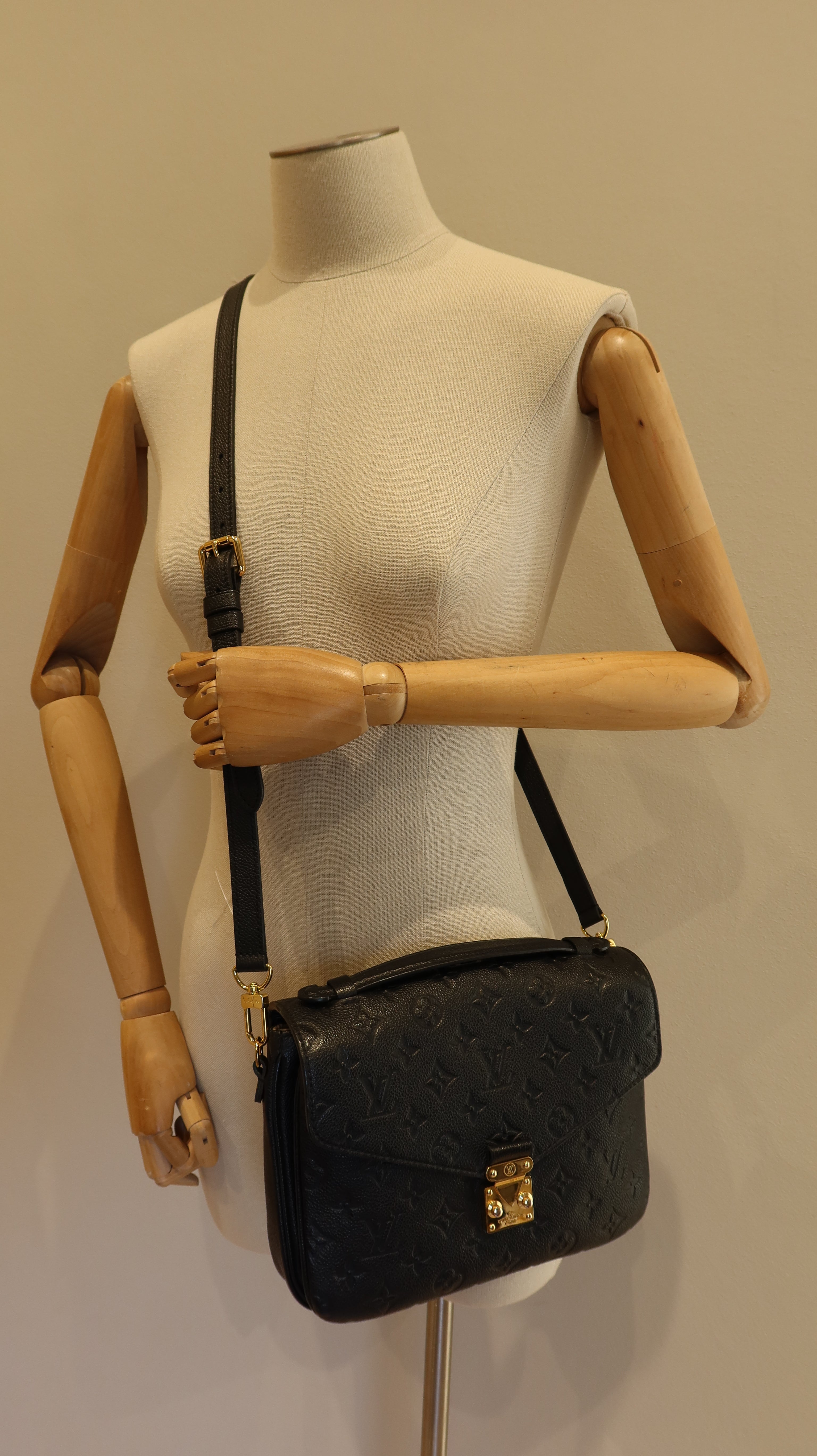 Louis Vuitton Pochette Metis Bag