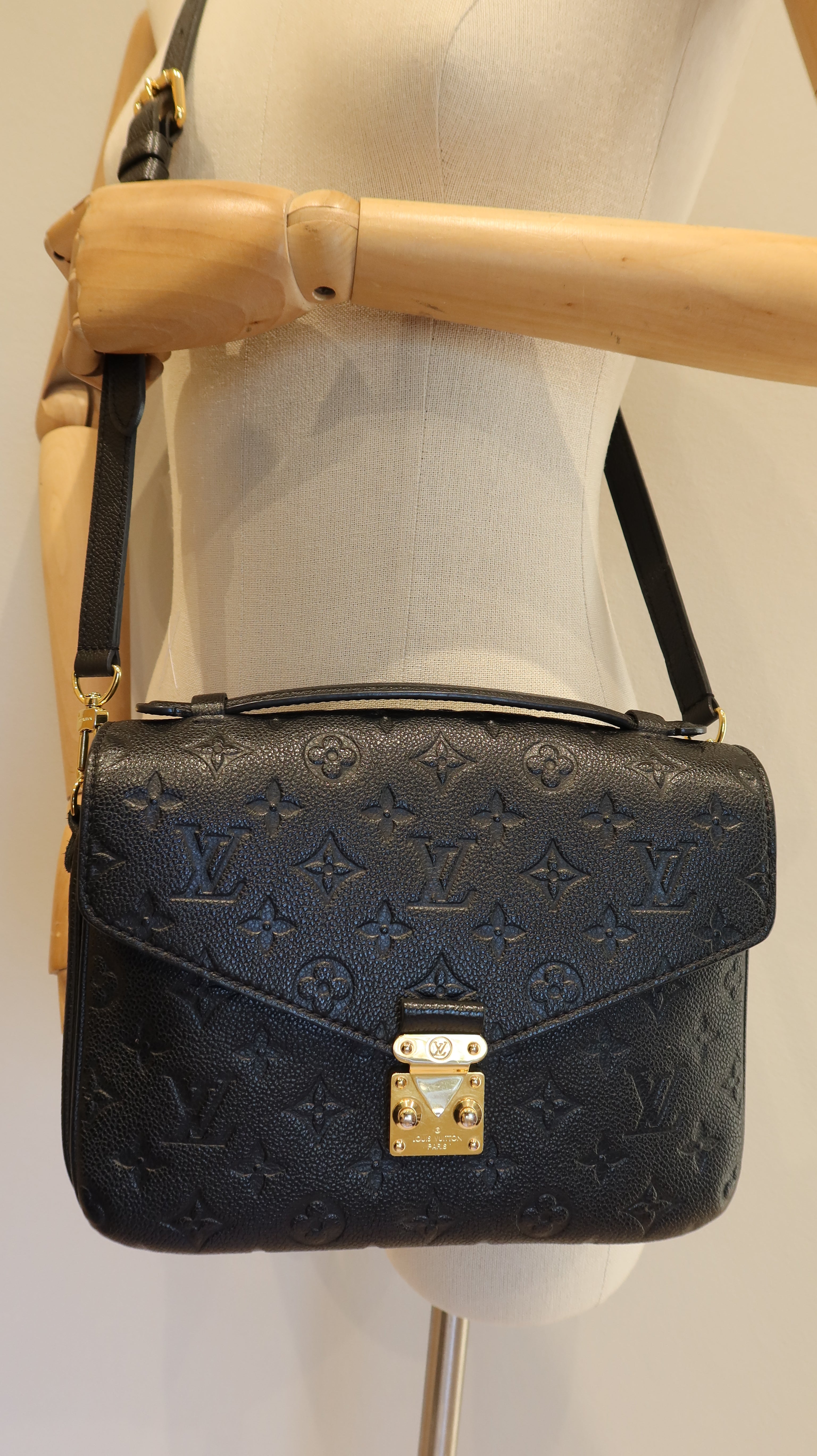 Louis Vuitton Pochette Metis Bag