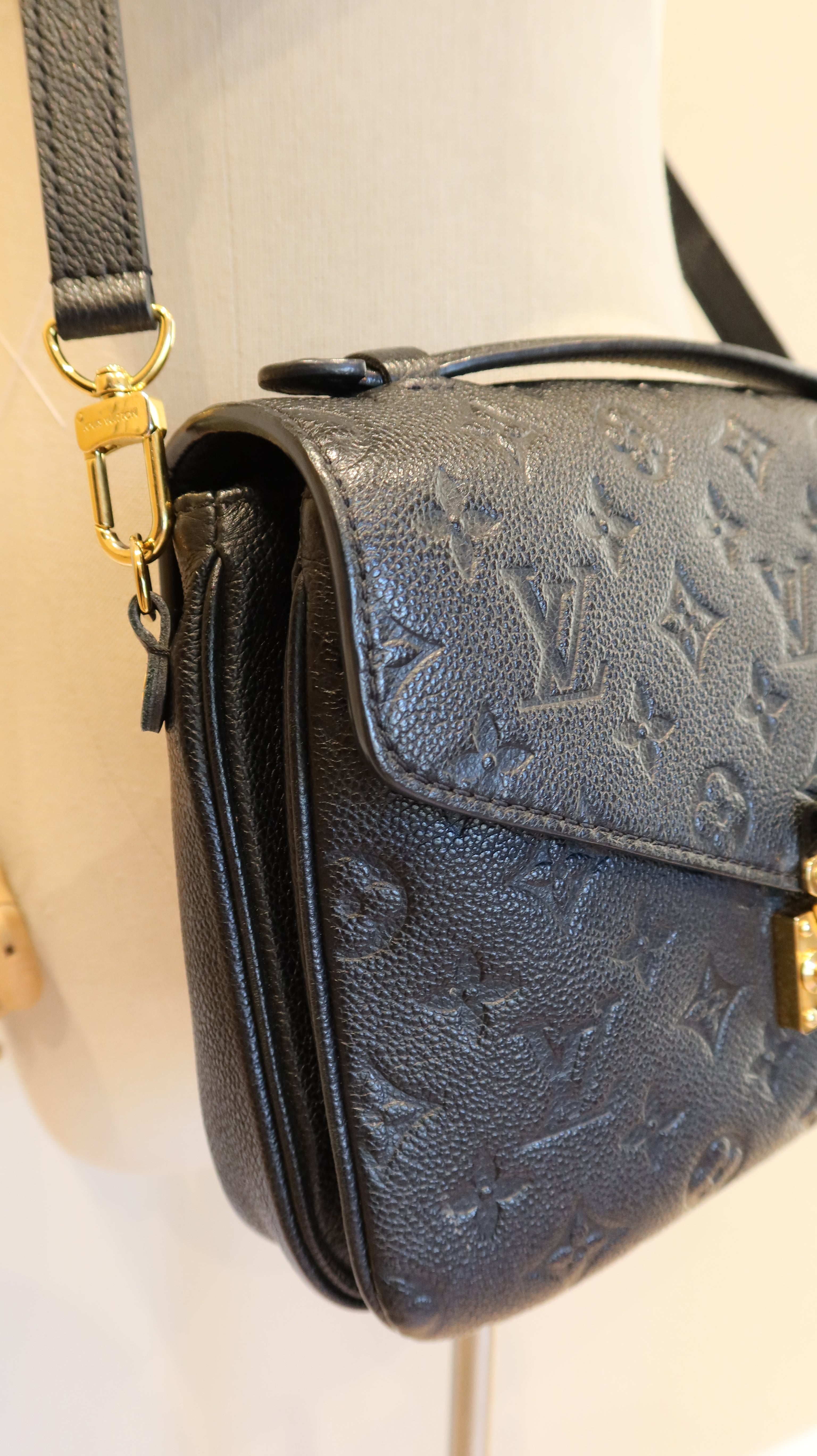 Louis Vuitton Pochette Metis Bag